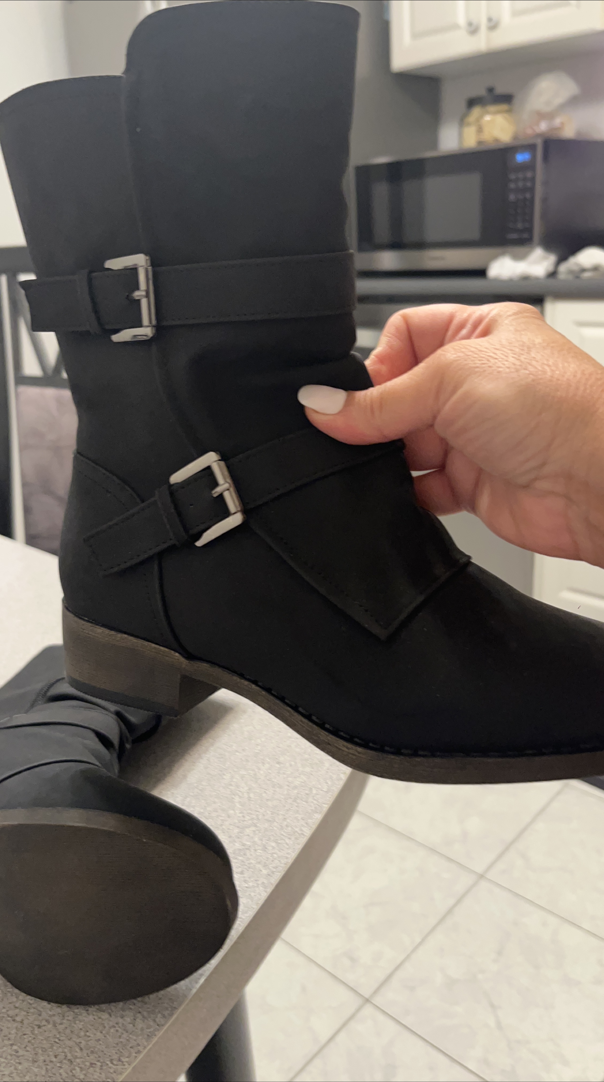 Veittes Black boots  - Size 7.5 thumbnail