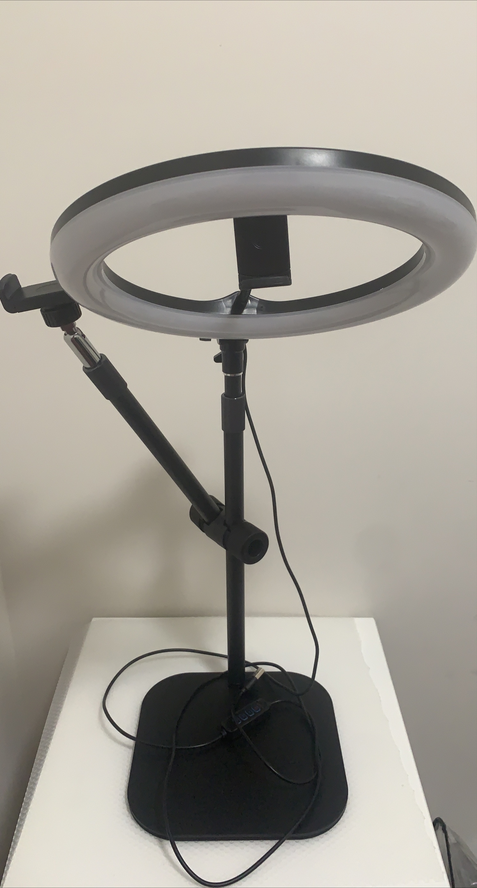 Moving sale - Ring Light with Stand thumbnail