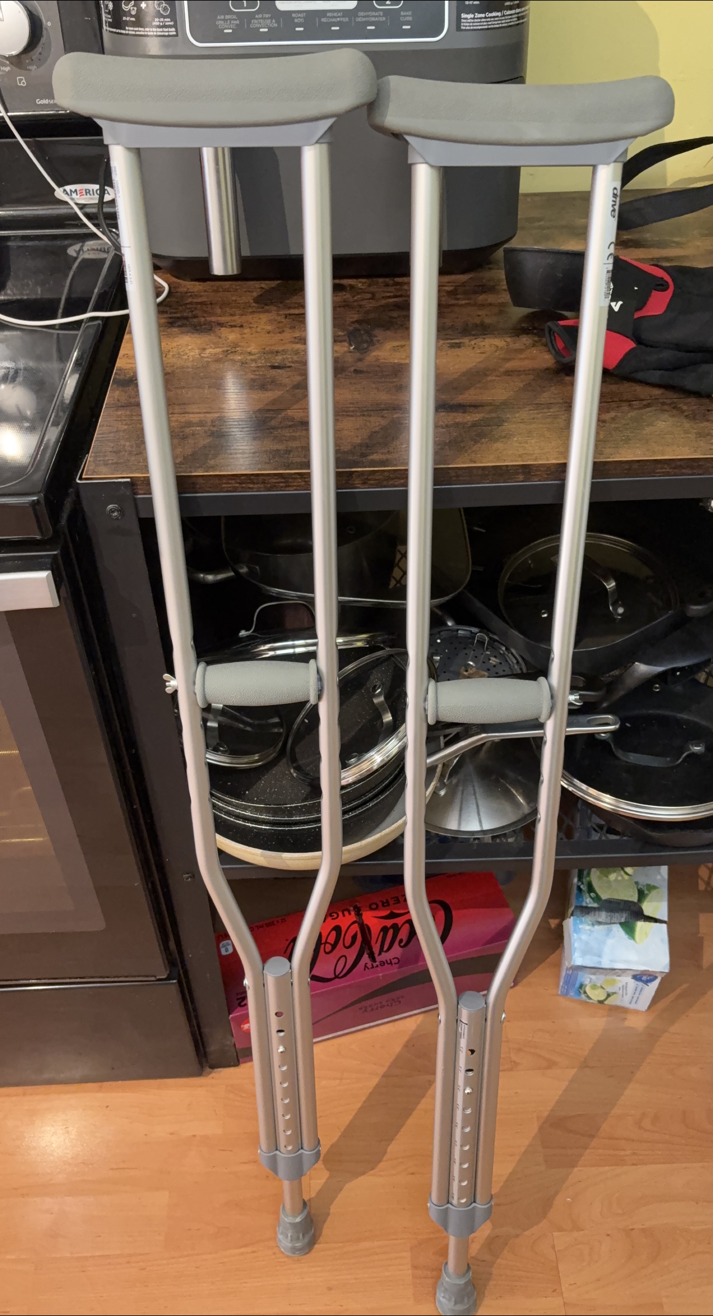 Drive Medical Adult Aluminum Crutches thumbnail