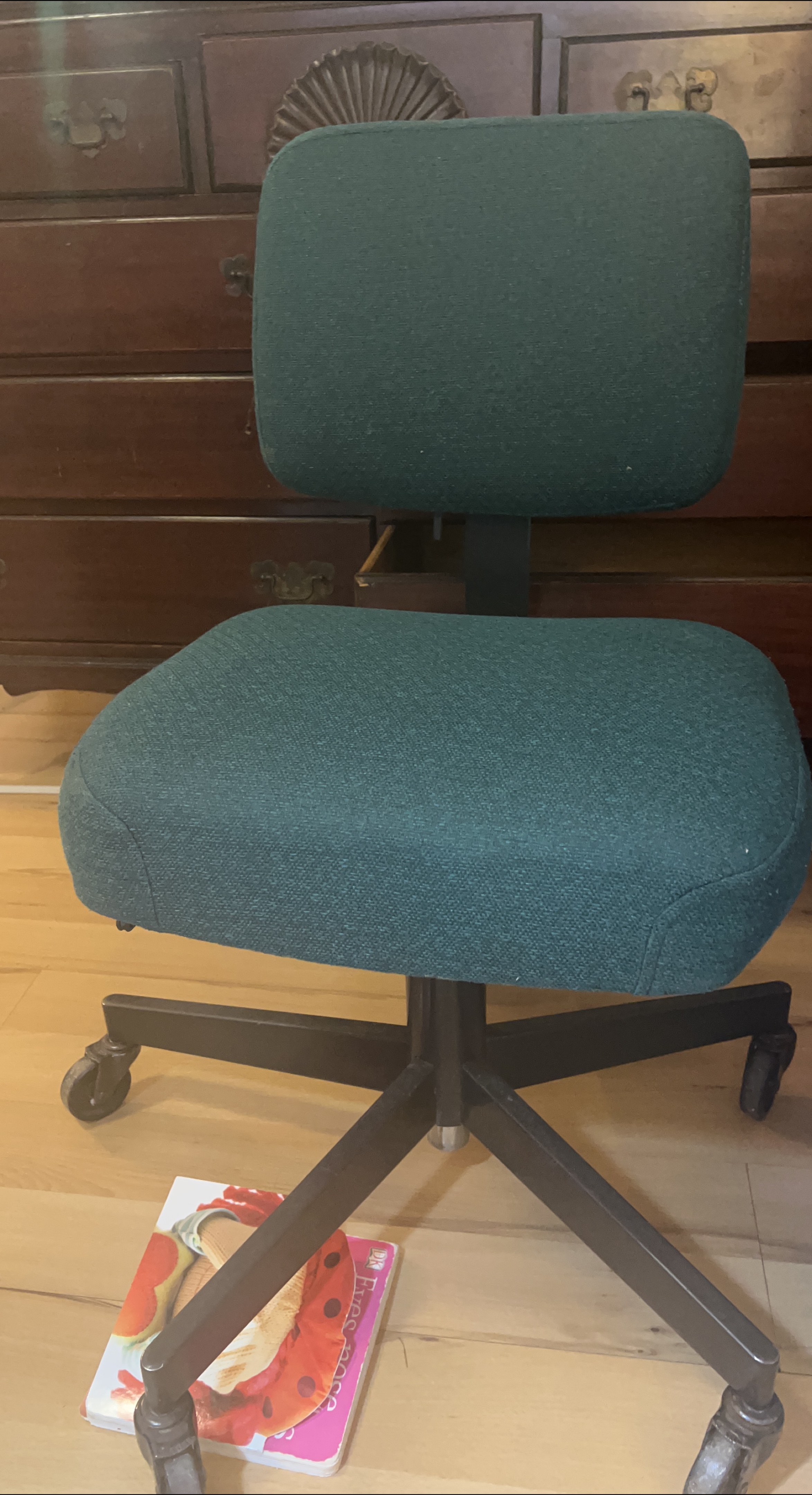 Green Office Chair thumbnail