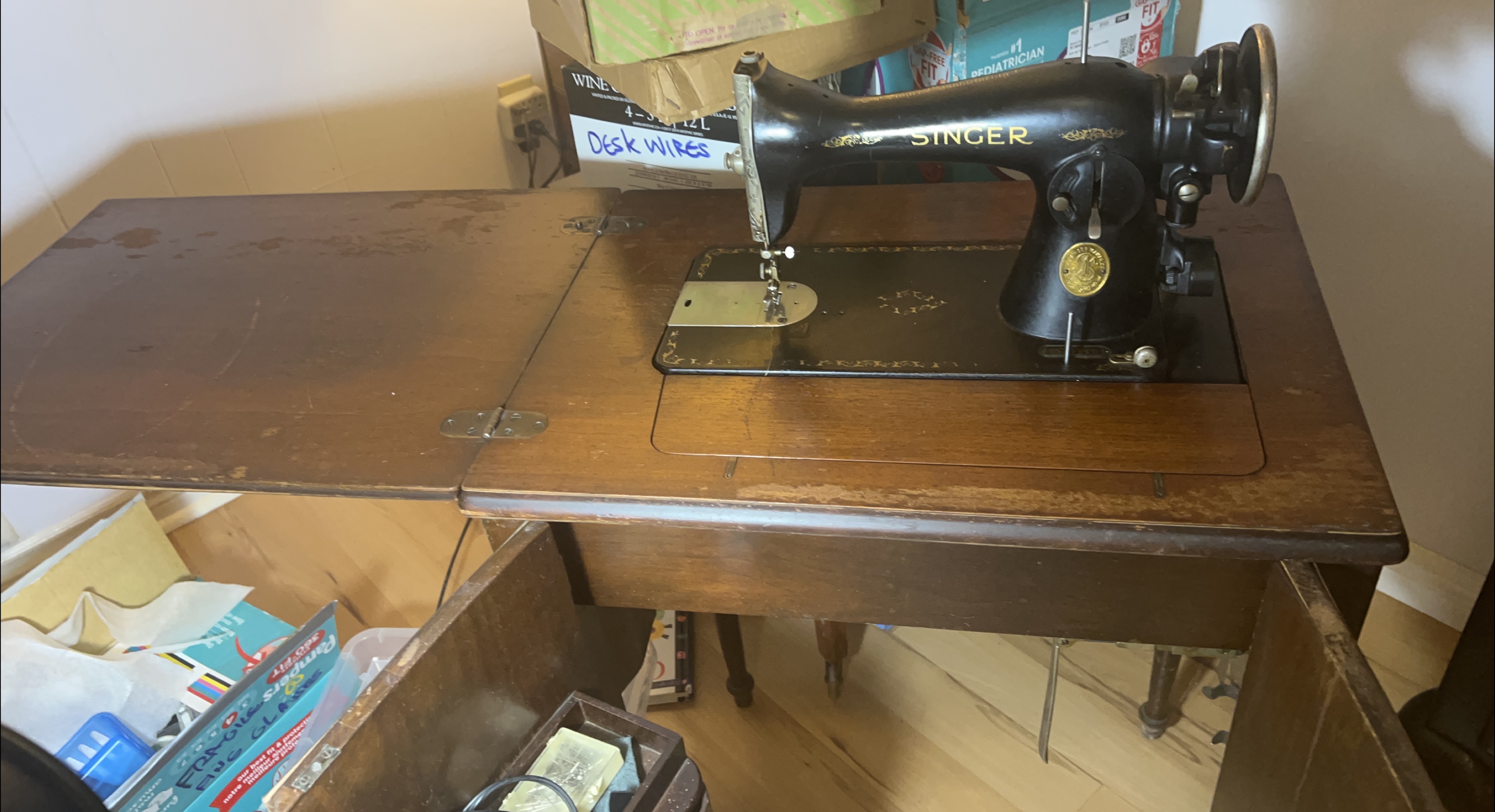 Antique Singer Sewing Machine thumbnail