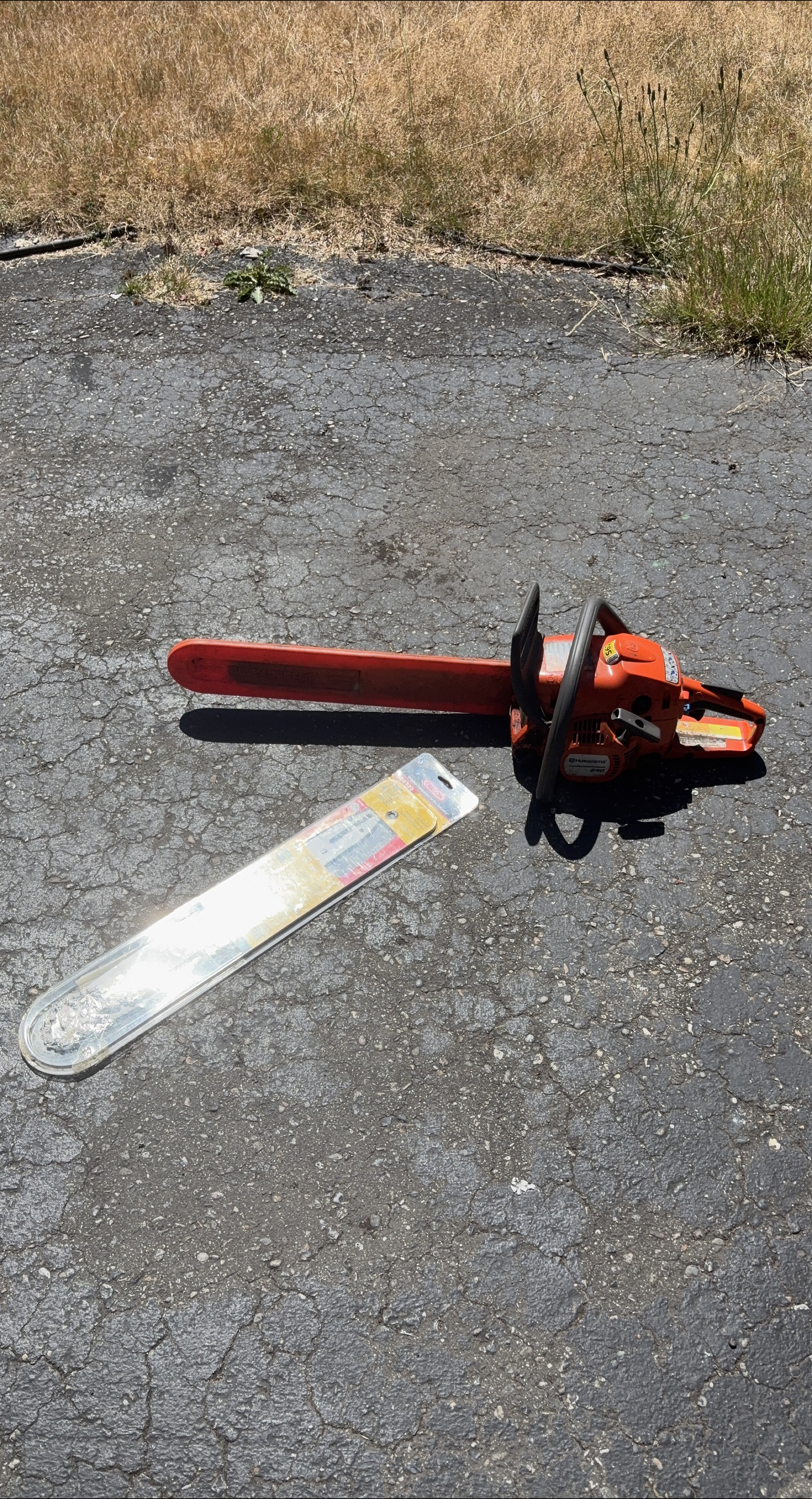 Husqvarna 240 Chainsaw thumbnail