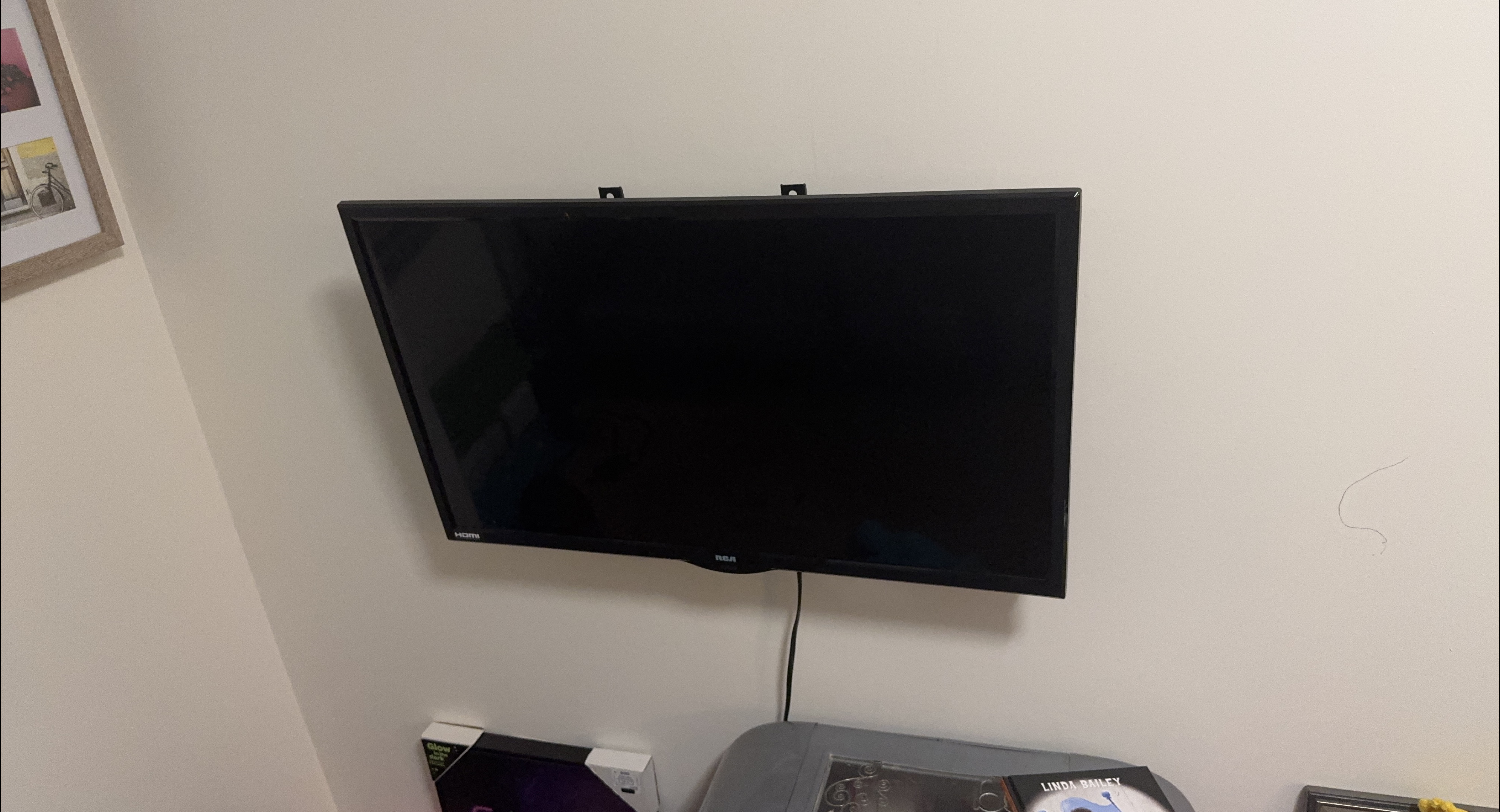 RCA TV with Wall Mount thumbnail