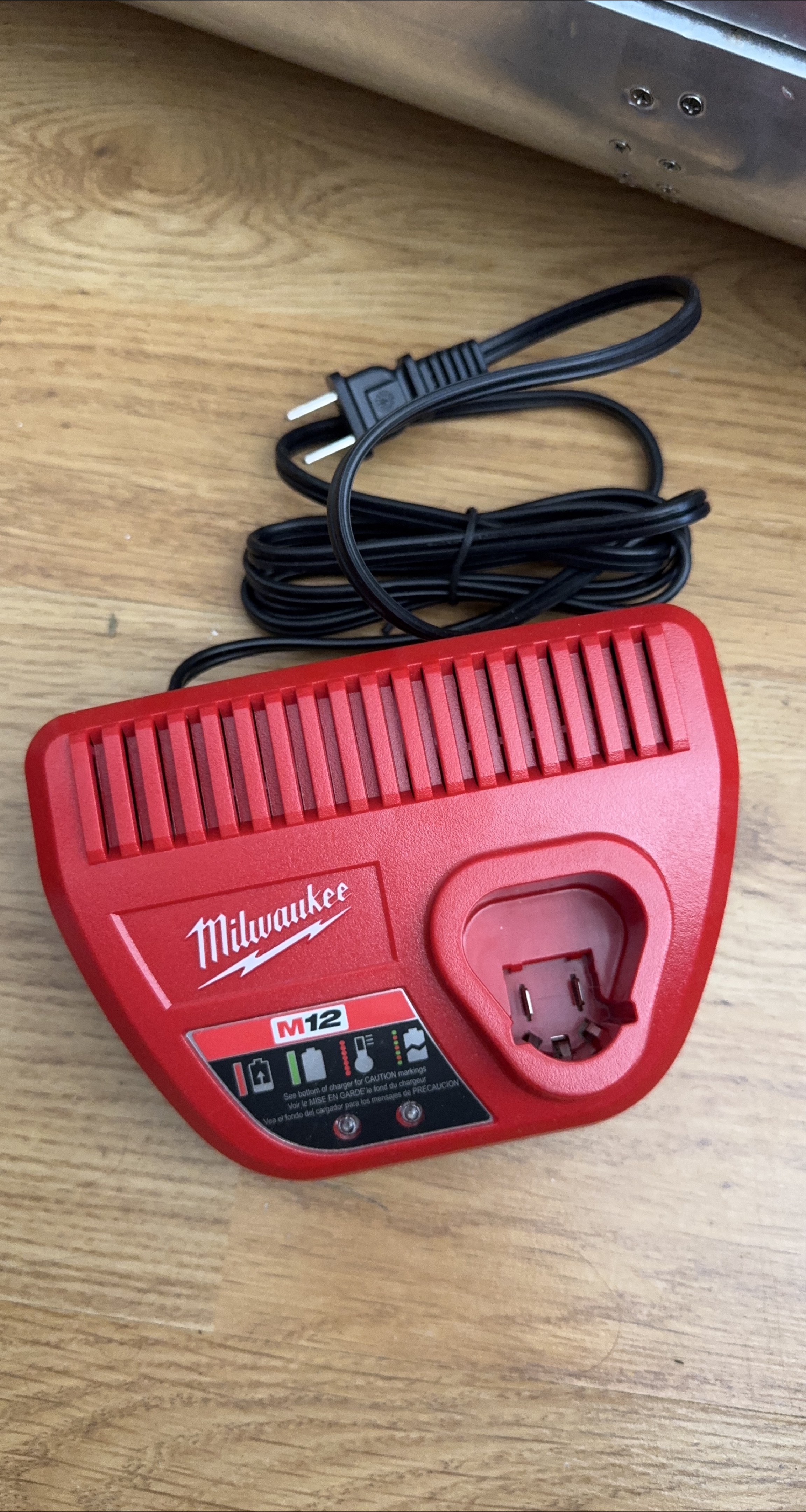 Milwaukee M12 Battery Charger thumbnail