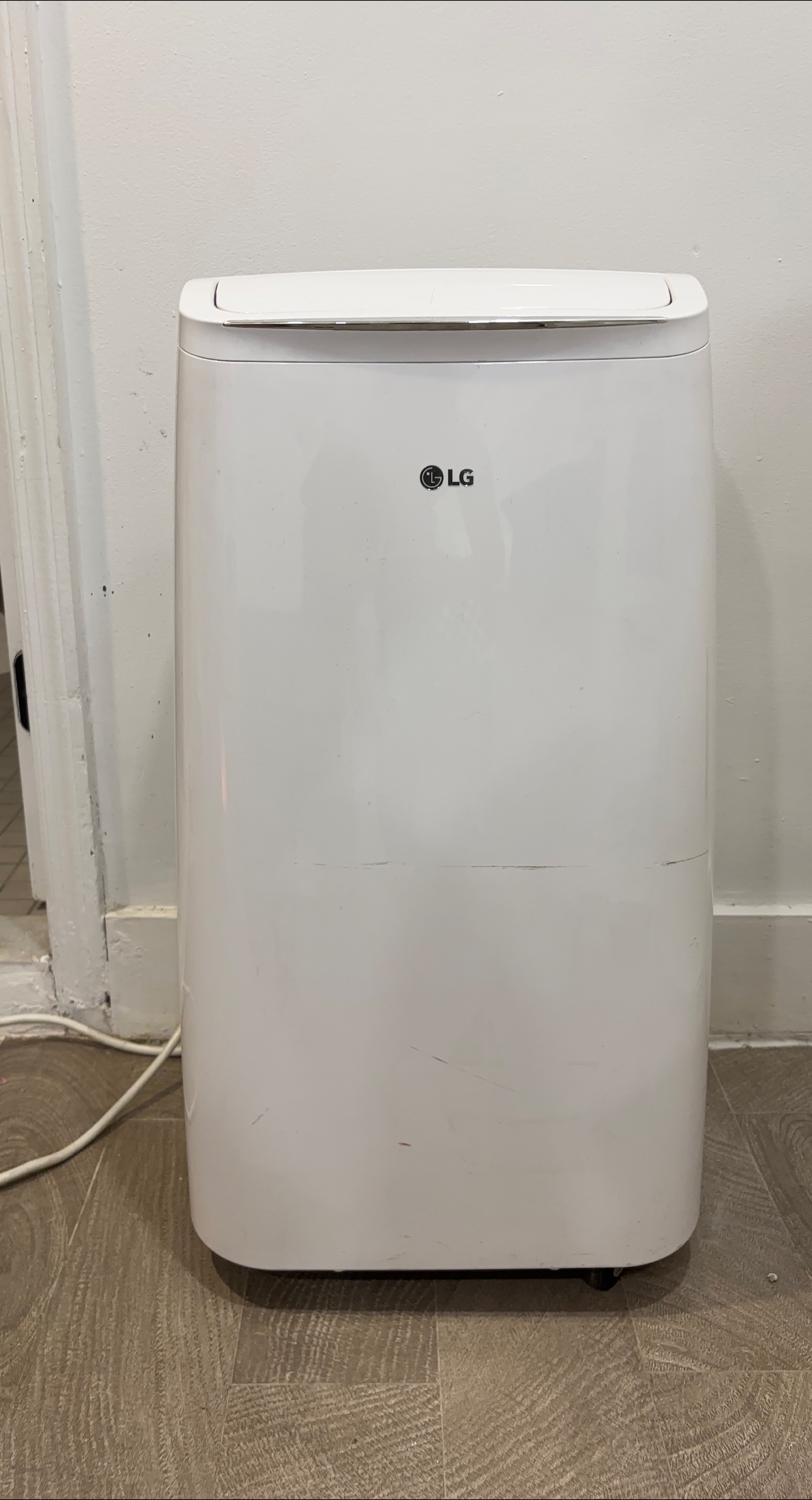 LG Portable Air Conditioner - White thumbnail