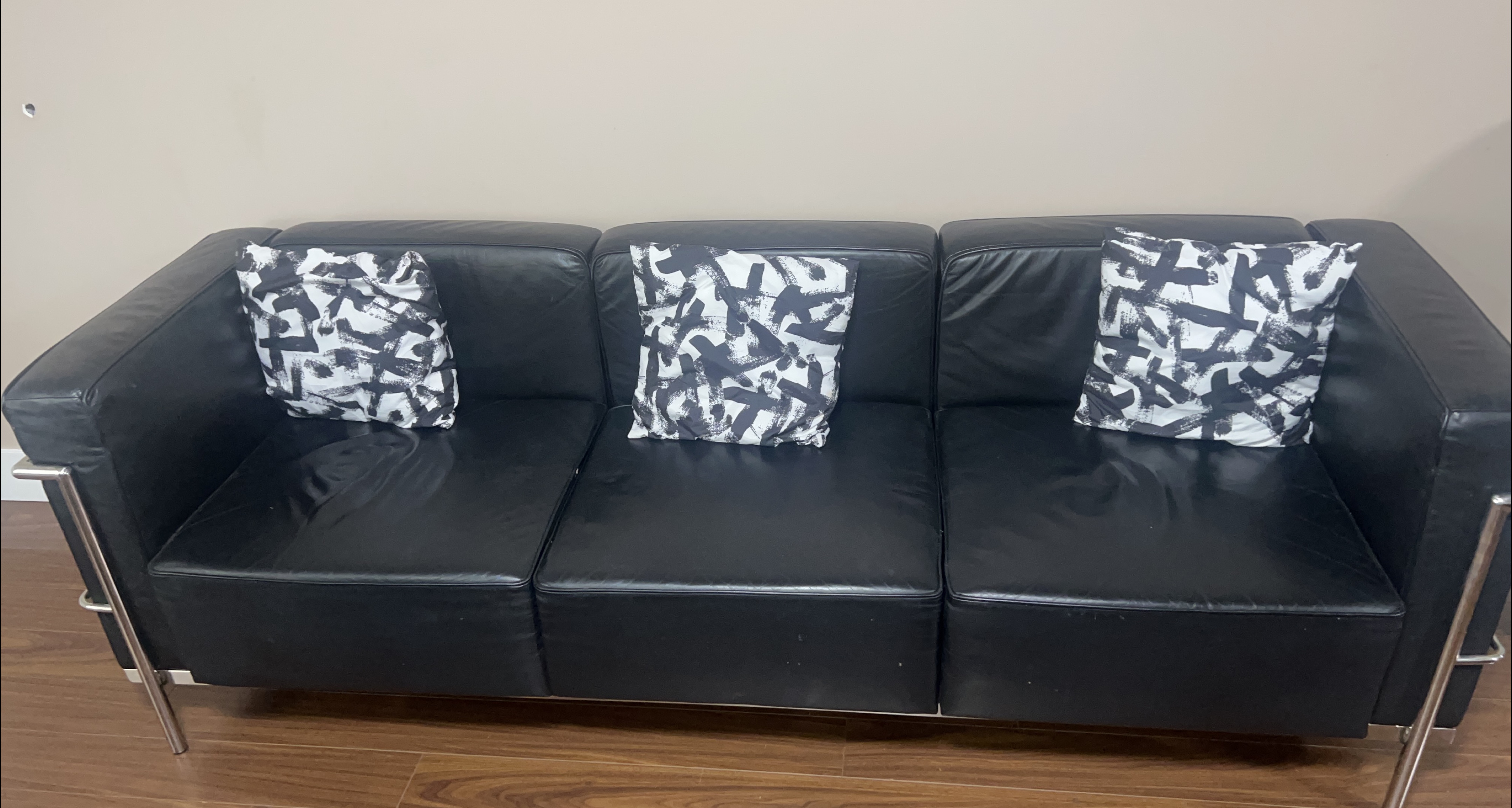 Black Leather Sofa thumbnail