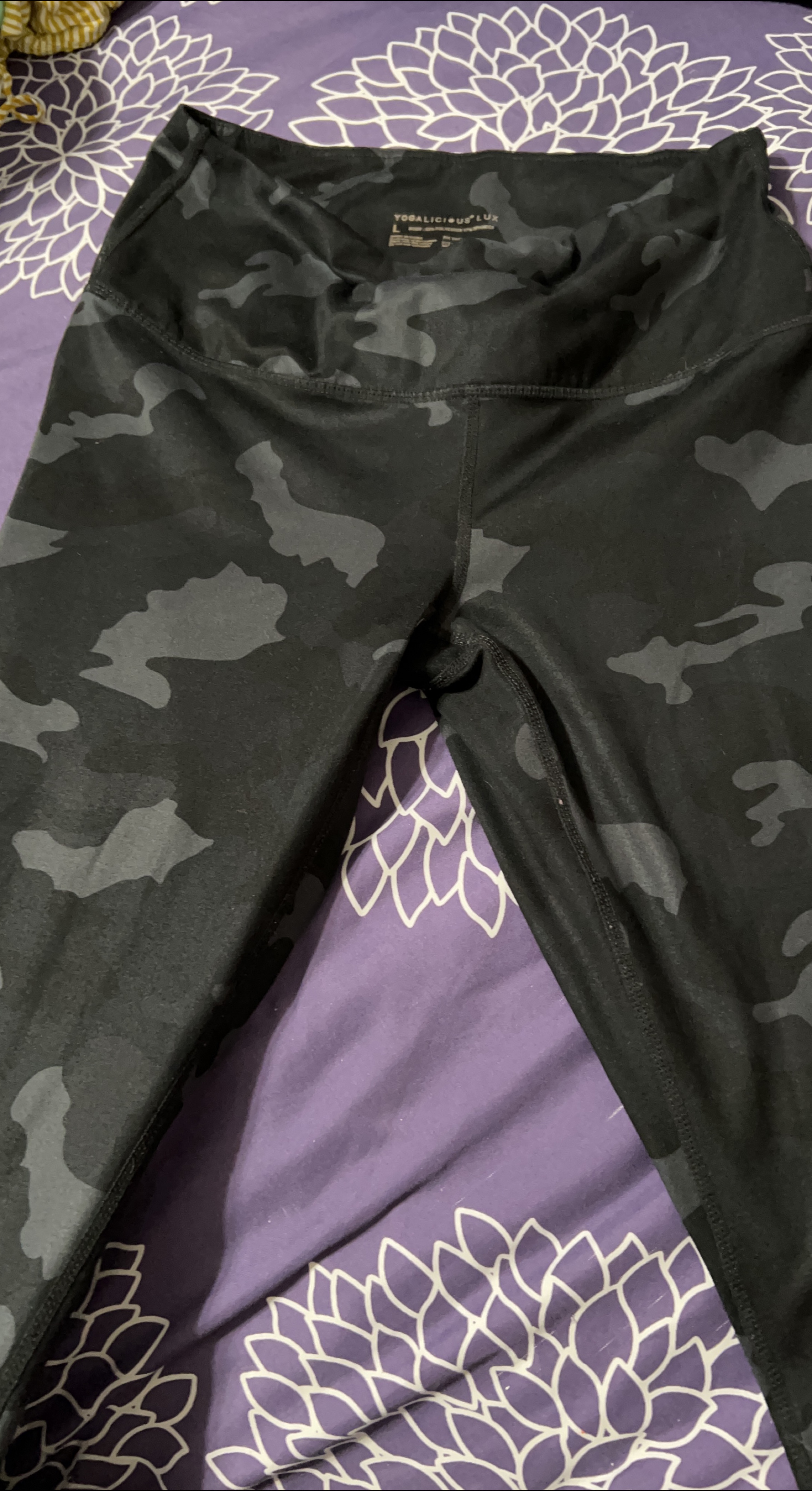 Yogalicious Lux Camo Leggings - Size L thumbnail