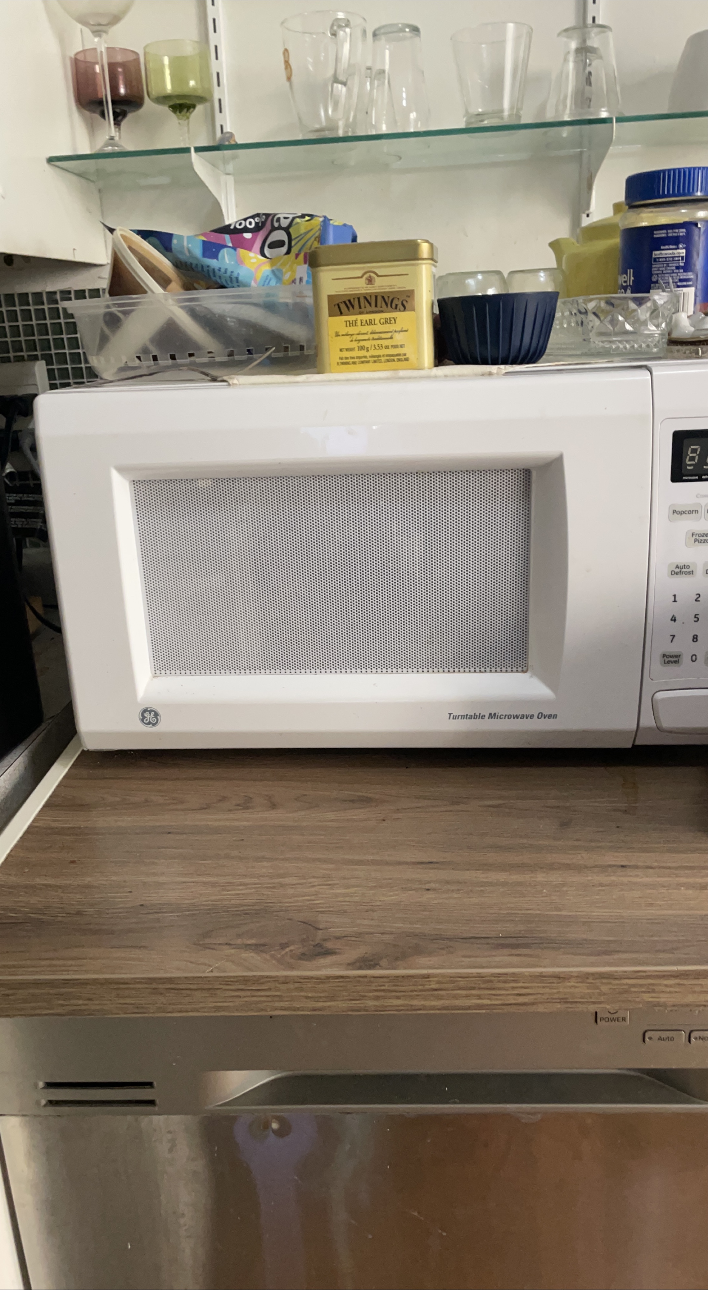 GE Turntable Microwave Oven thumbnail