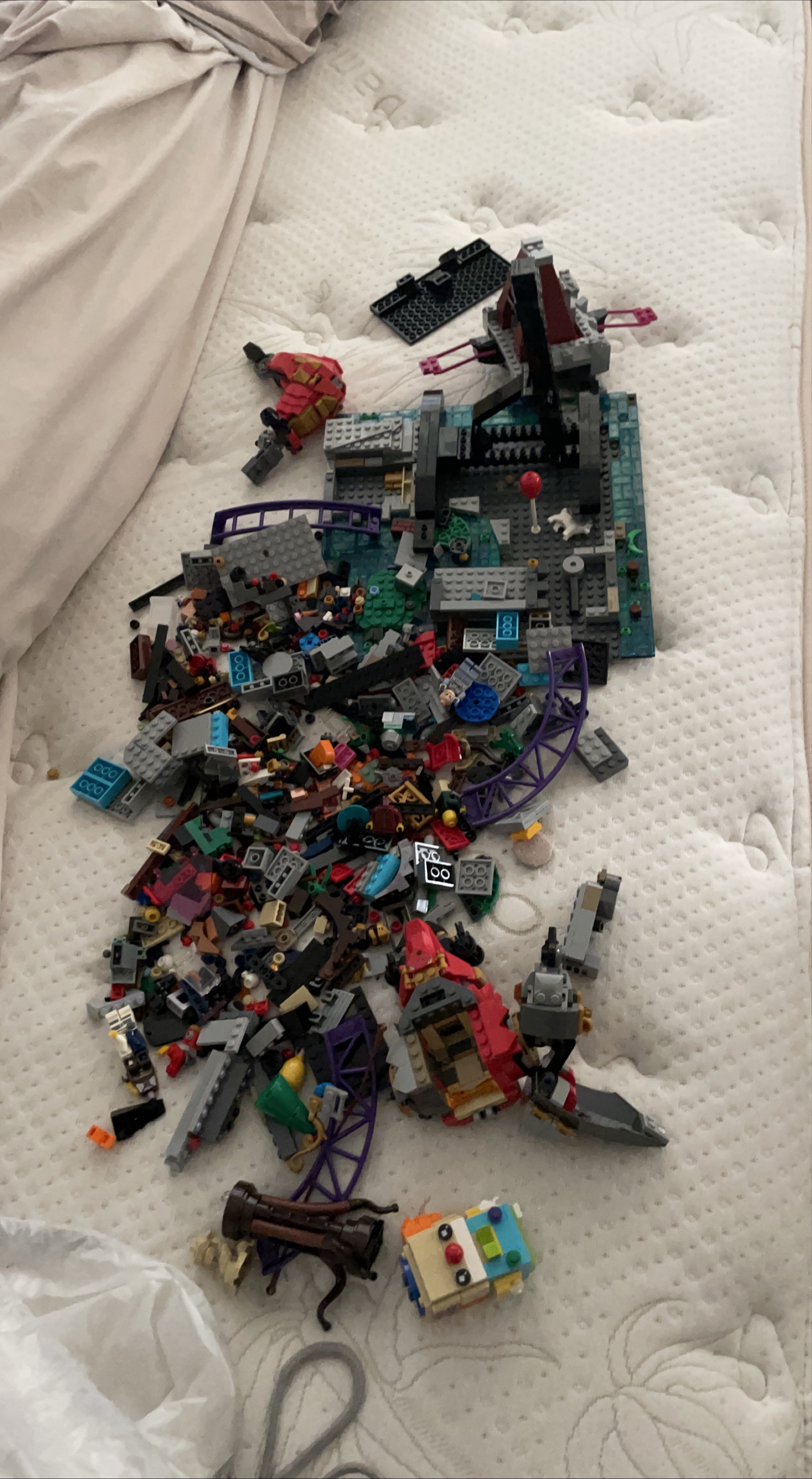 Mixed LEGO Pieces thumbnail
