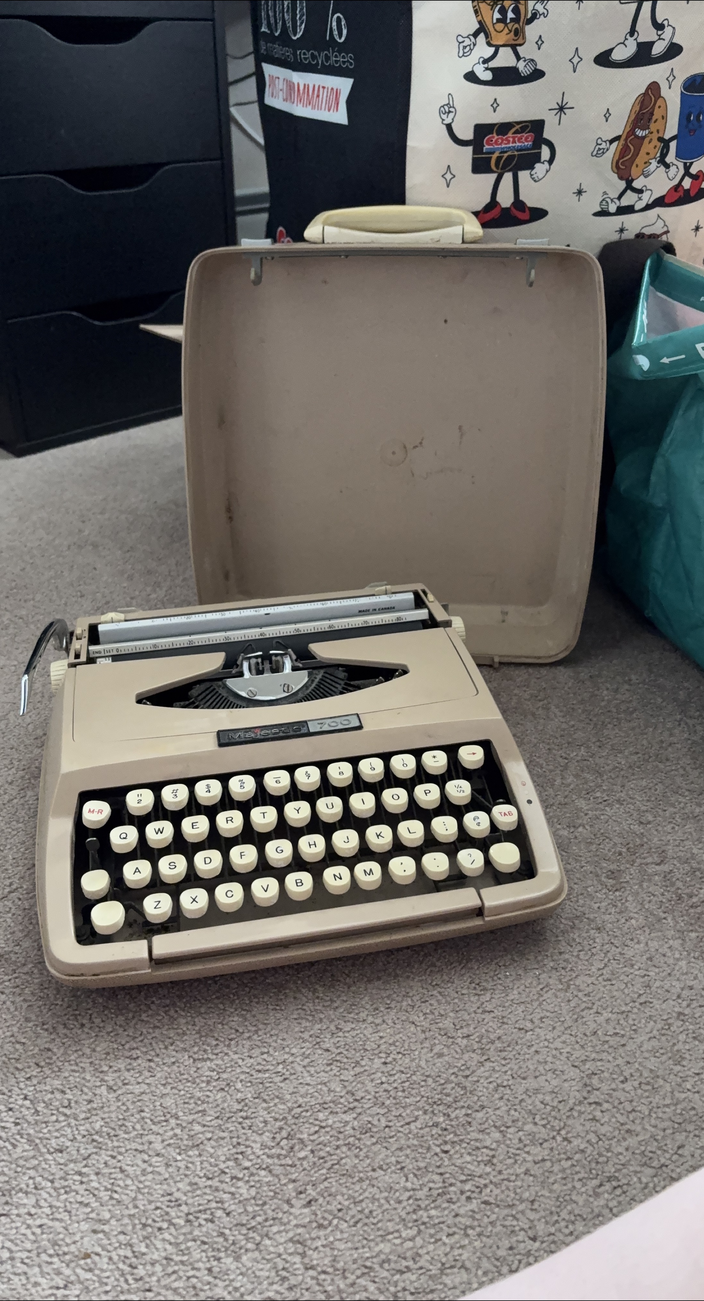 Vintage Majestic 700 Typewriter with Case