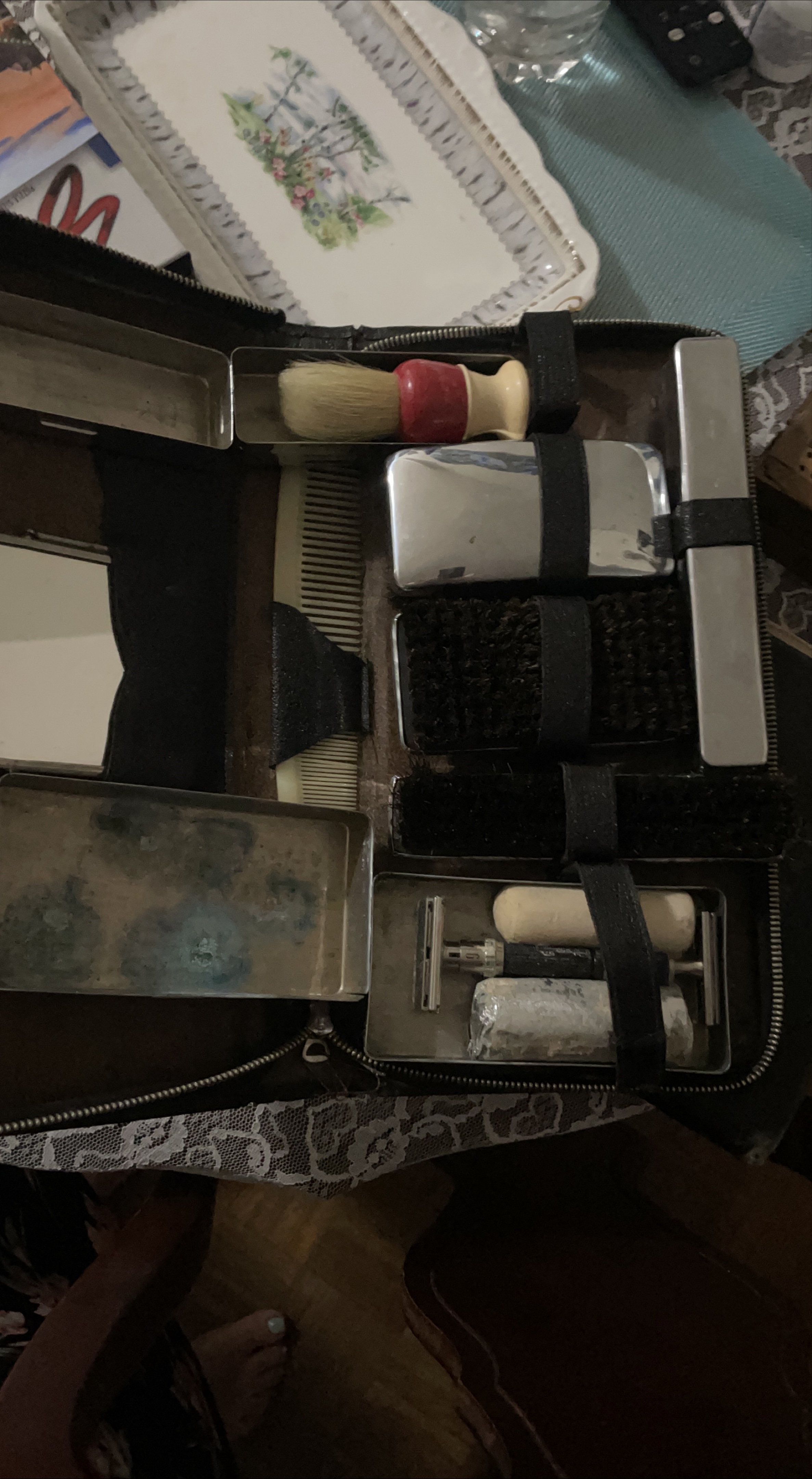 Vintage Men's Travel Shaving Kit thumbnail