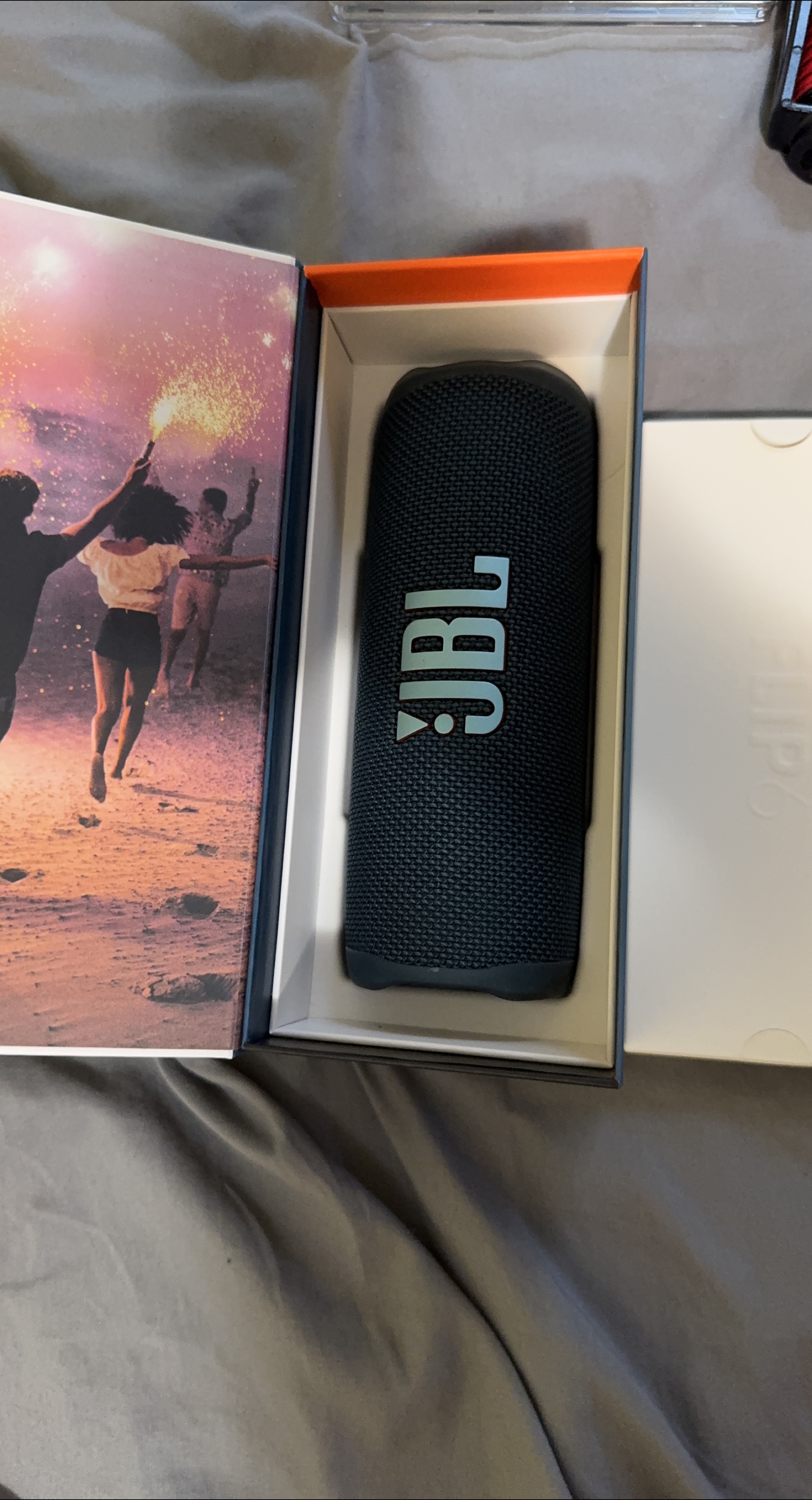 JBL Flip 6 Bluetooth Speaker - Like New! thumbnail
