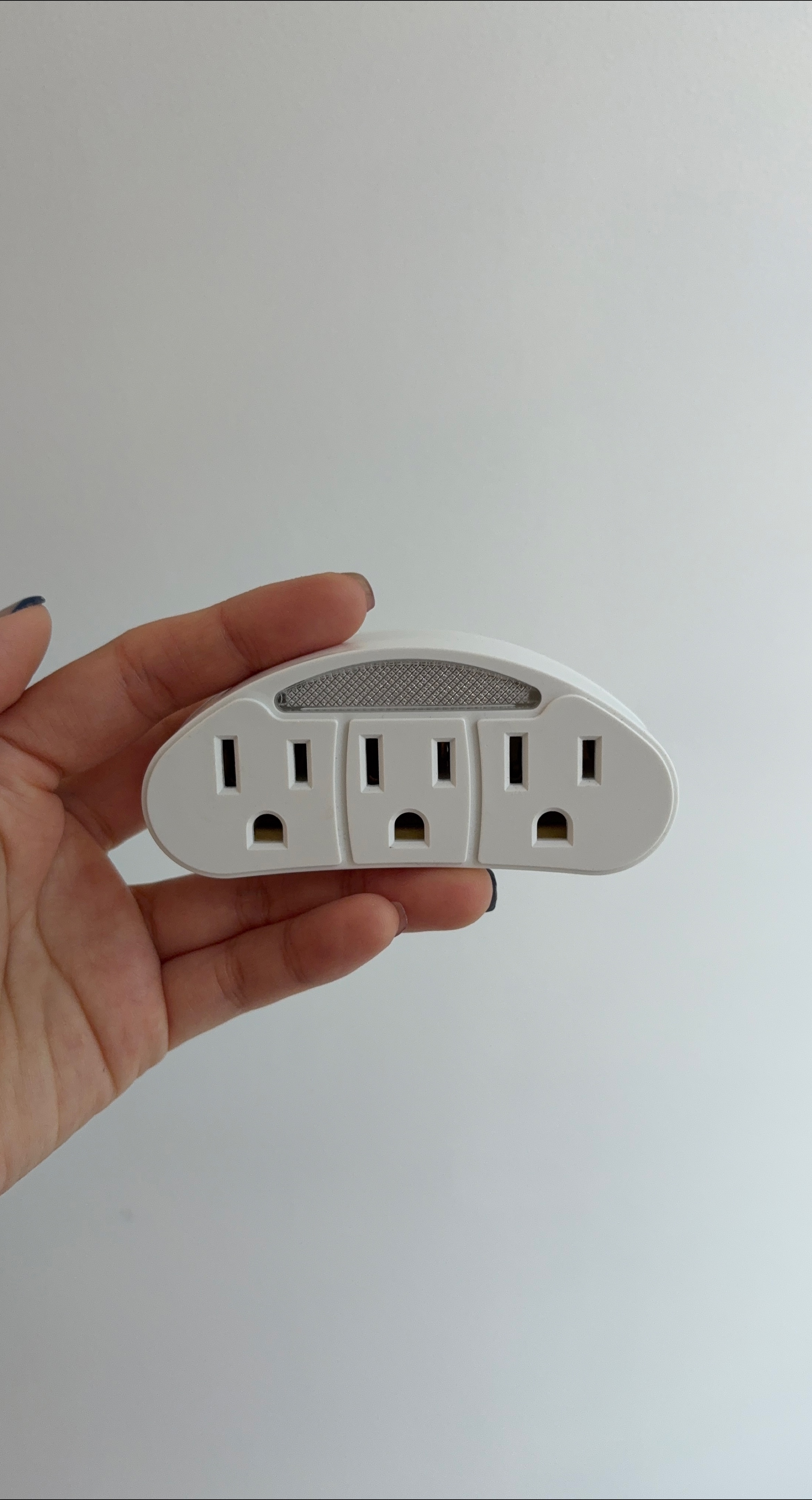 3 Outlet Wall Plug Adapter thumbnail