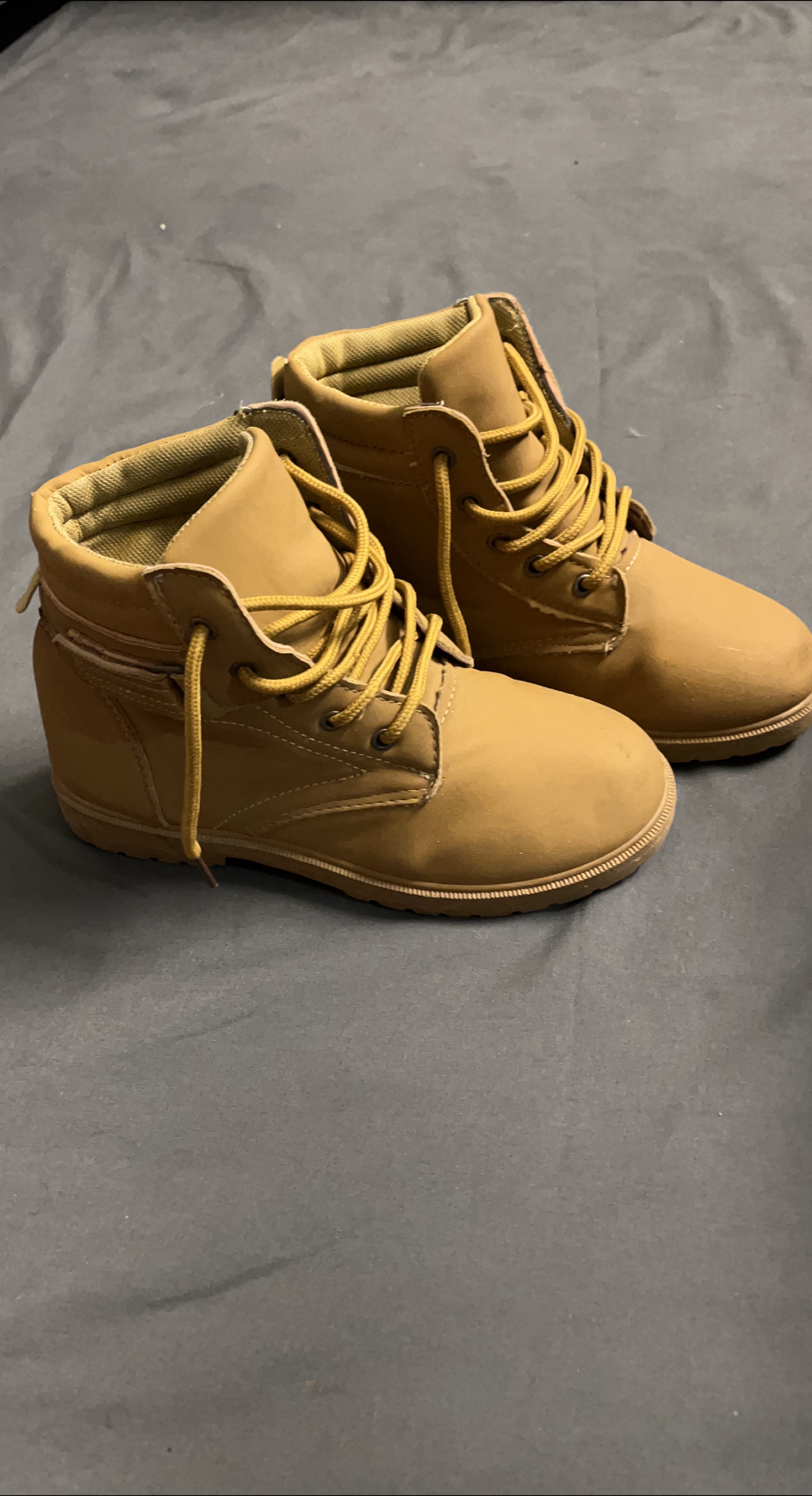 Kids boots - Size 35 thumbnail
