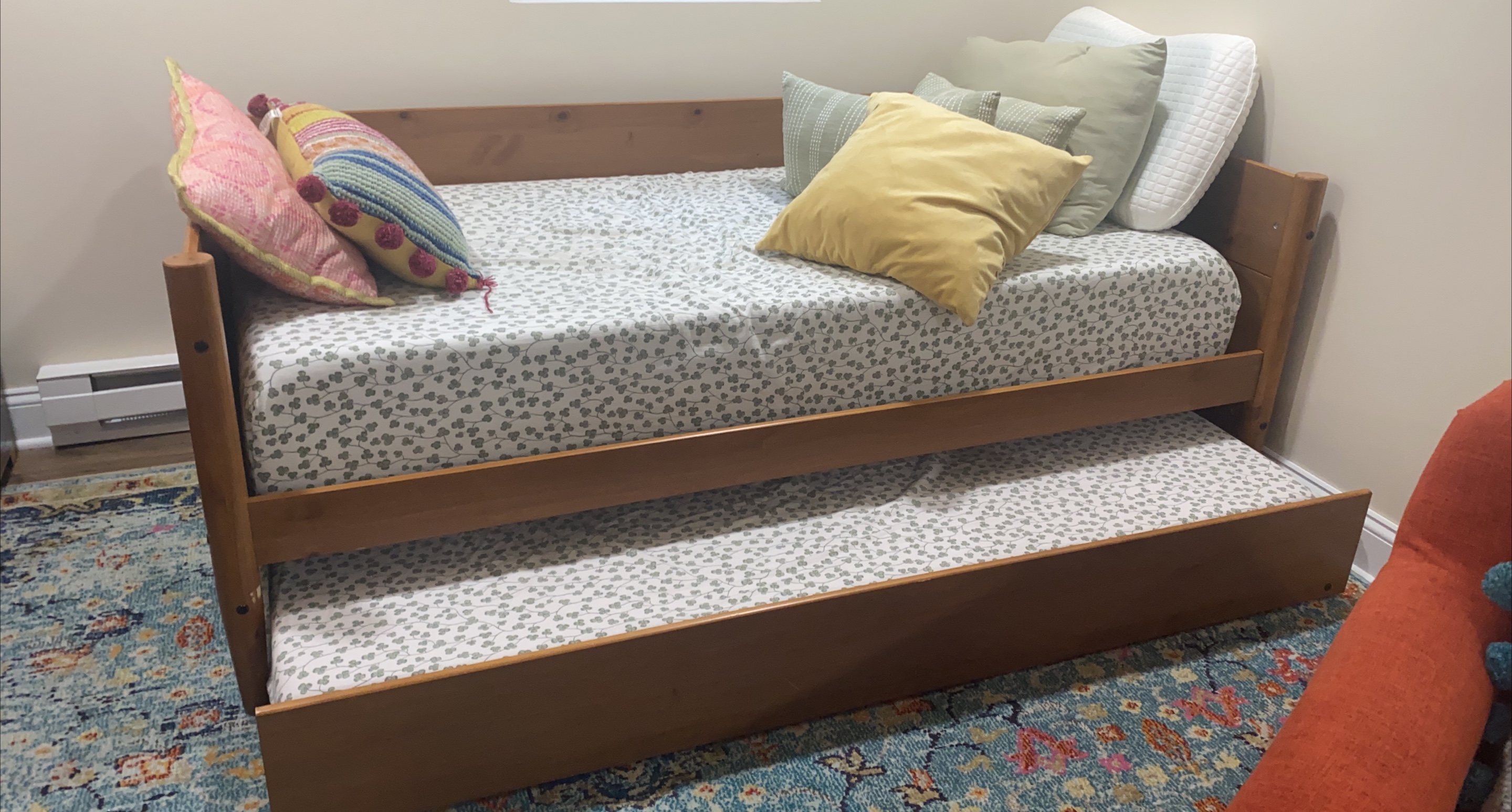Wooden Daybed with Trundle thumbnail
