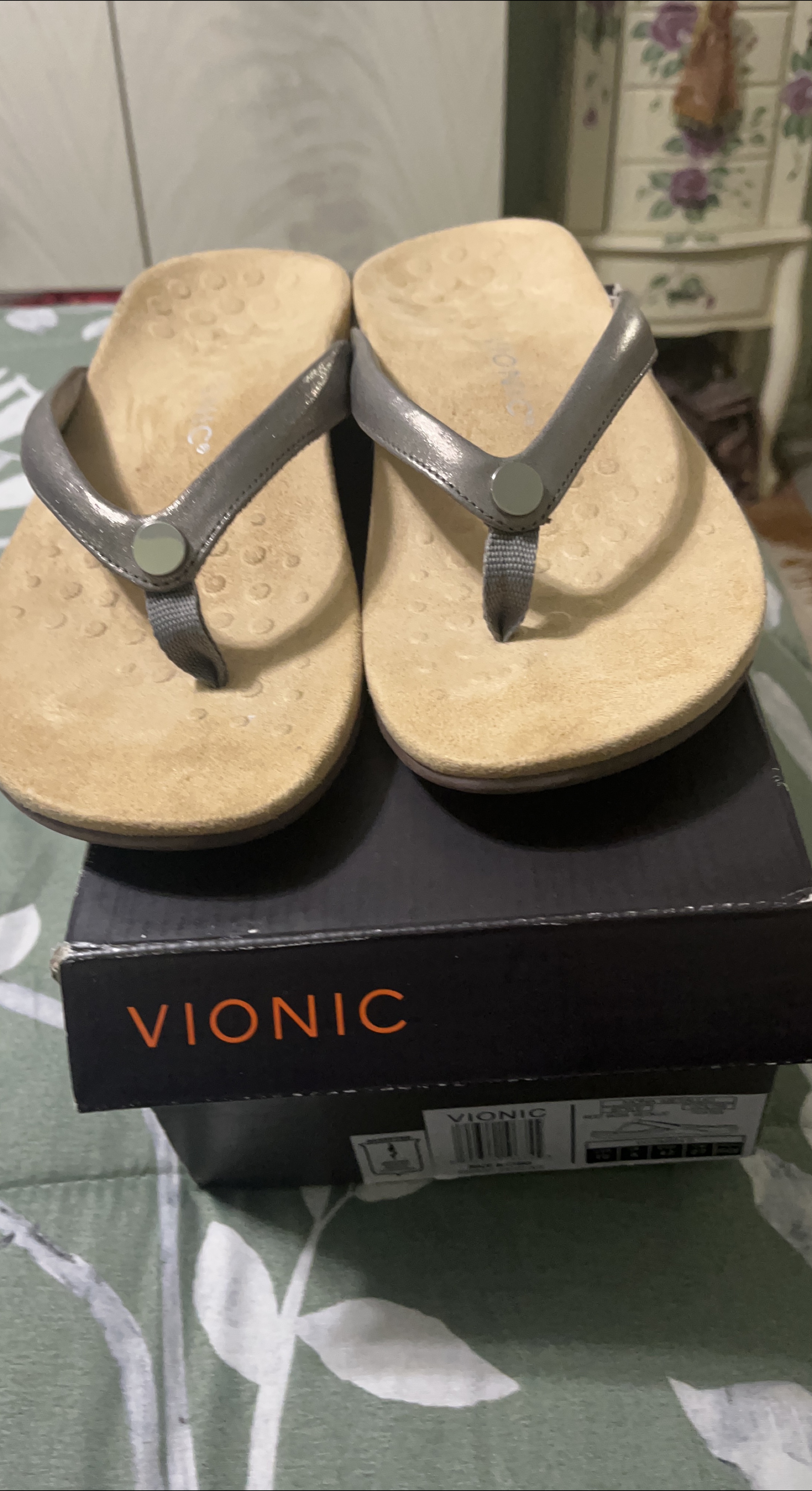 Vionic Women's Flip Flops Size 10 W thumbnail