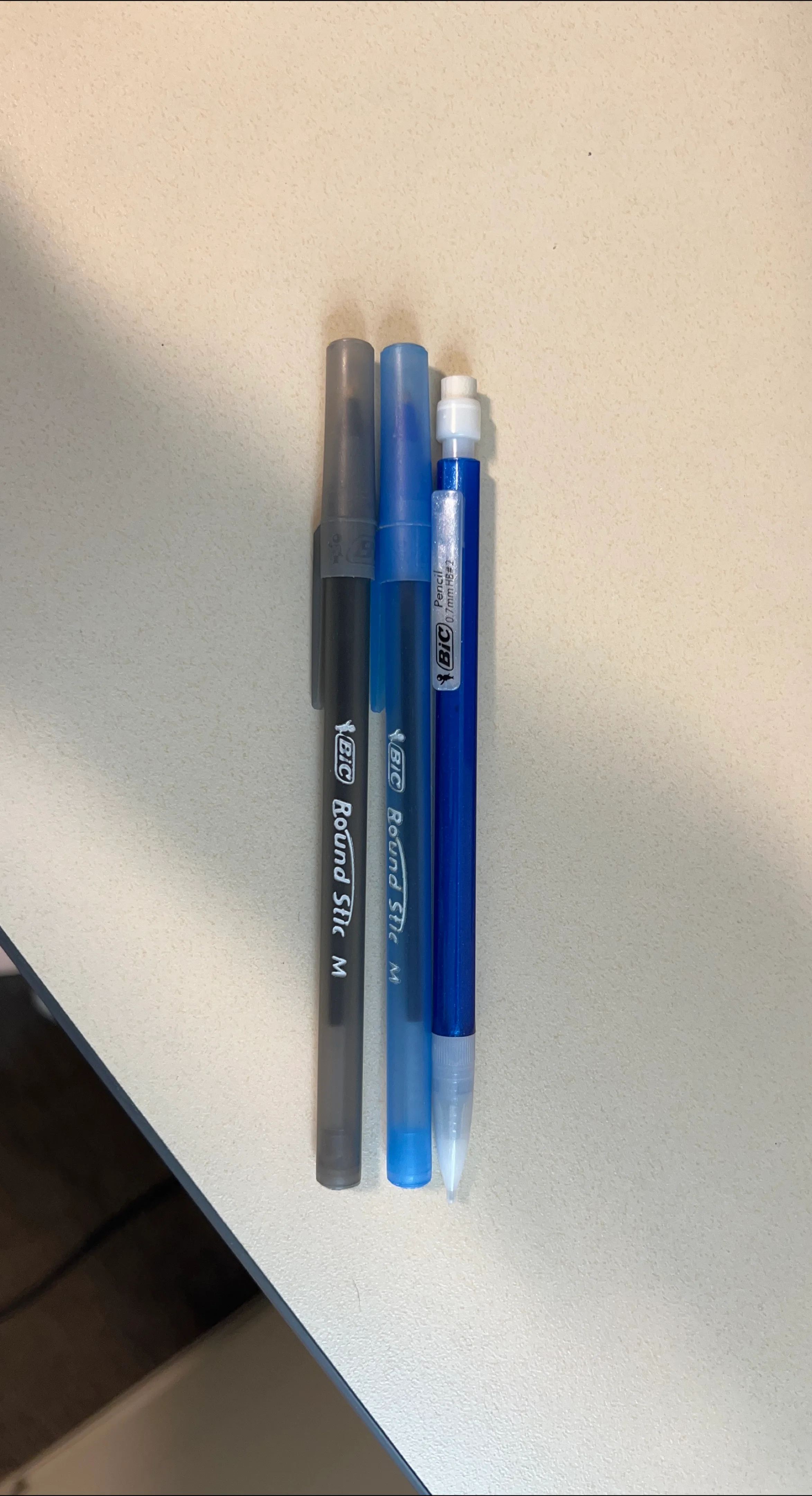 🧡 Bingo- free items- a set of BIC Round Stic Pens & Pencil