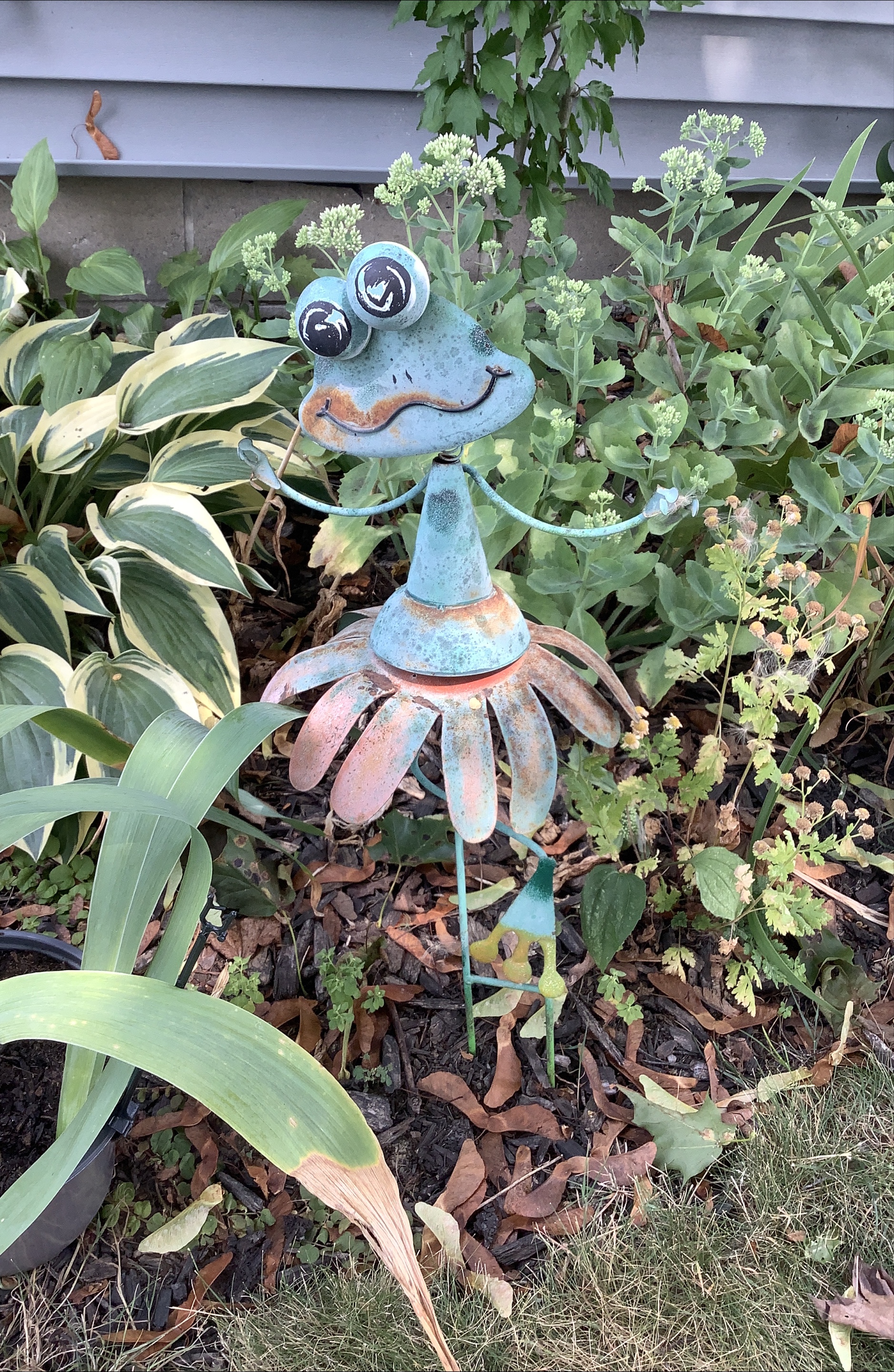 Metal Frog Garden Decoration thumbnail