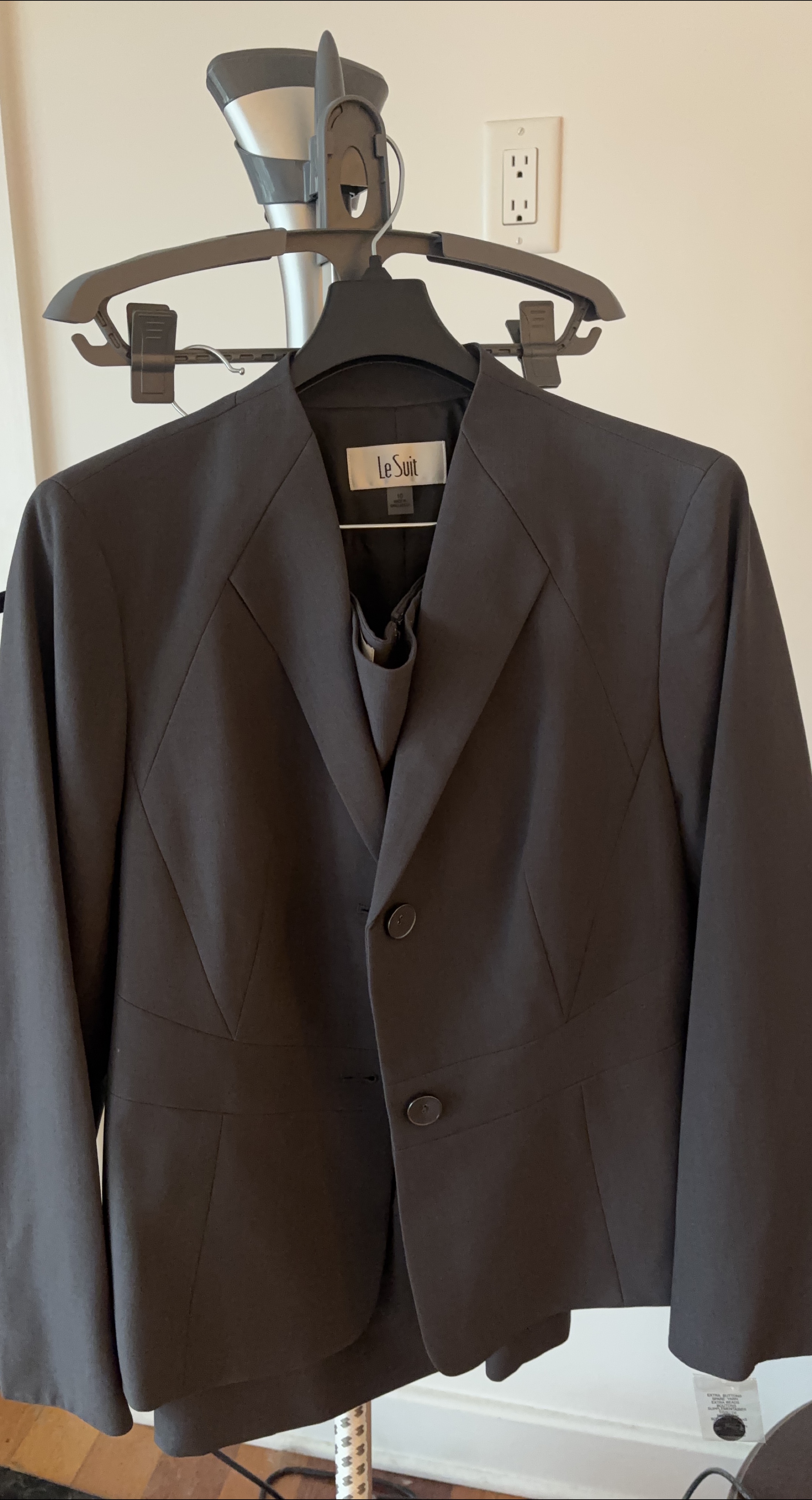 Le Suit - Women's Suit - Size 10 New thumbnail
