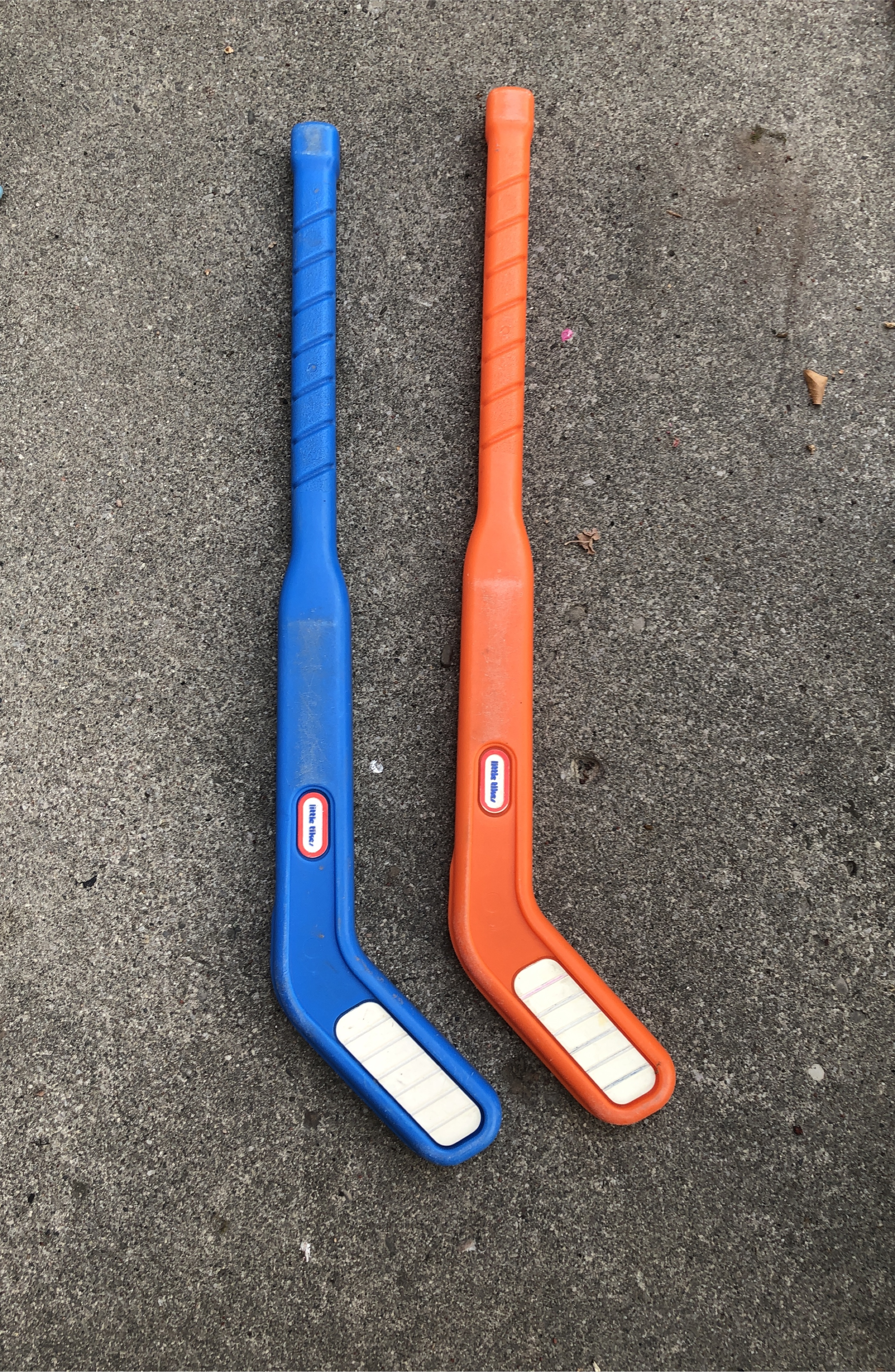 🧡🆓 toy Little Tikes Hockey Sticks - Blue & Orange thumbnail