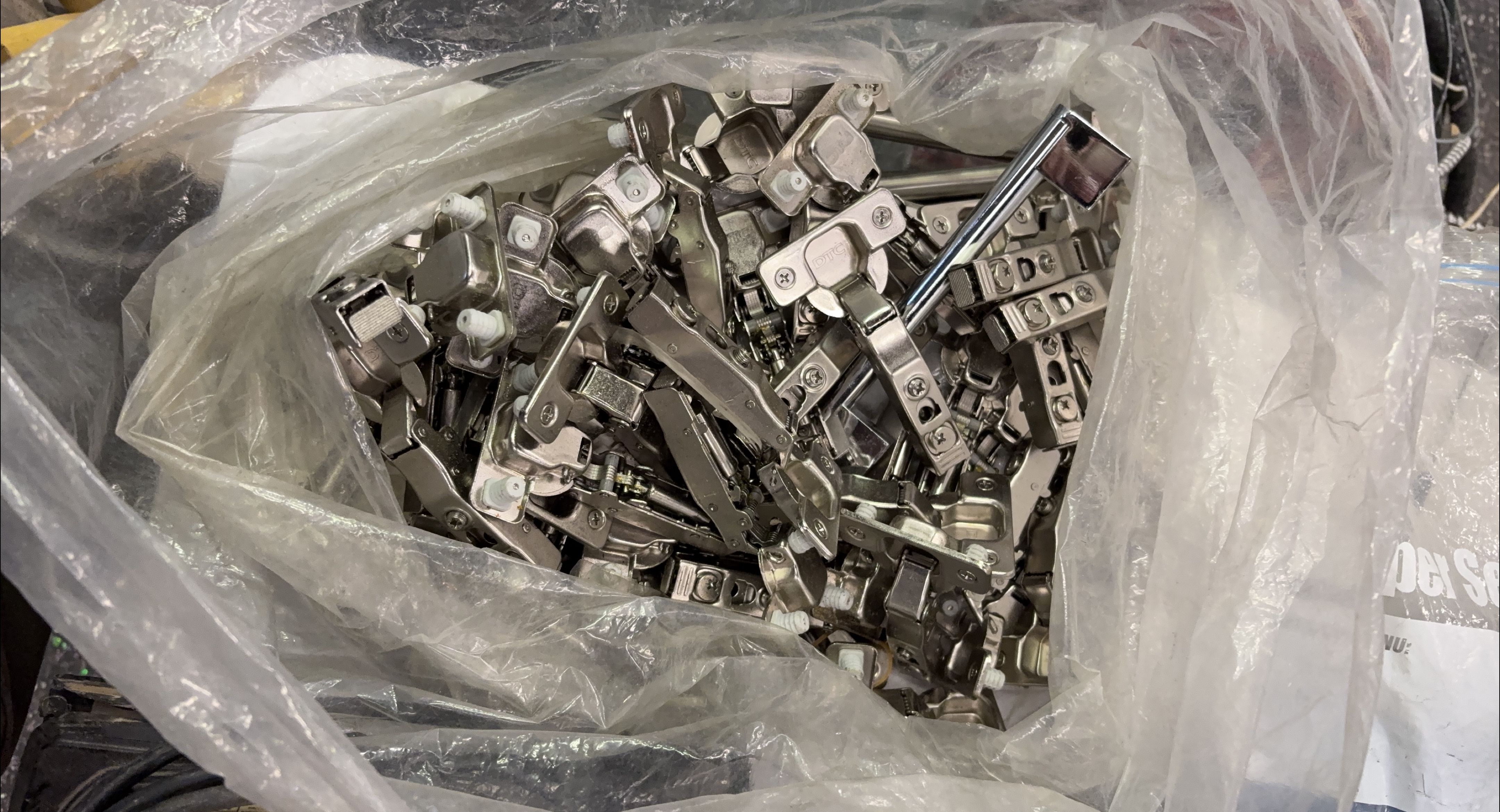 Bag of DTC Hinges thumbnail