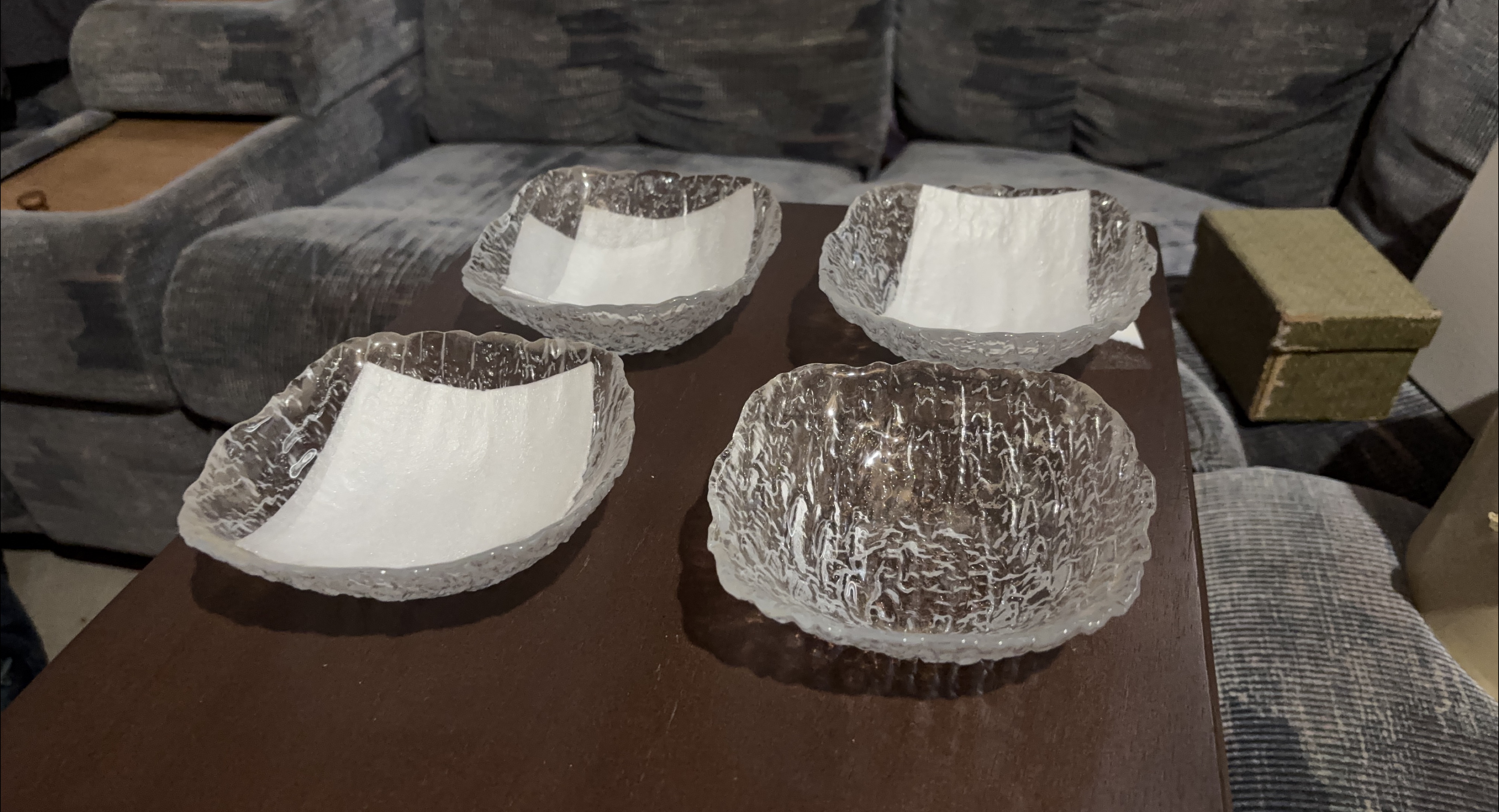 4x Vintage Glass Bowls thumbnail