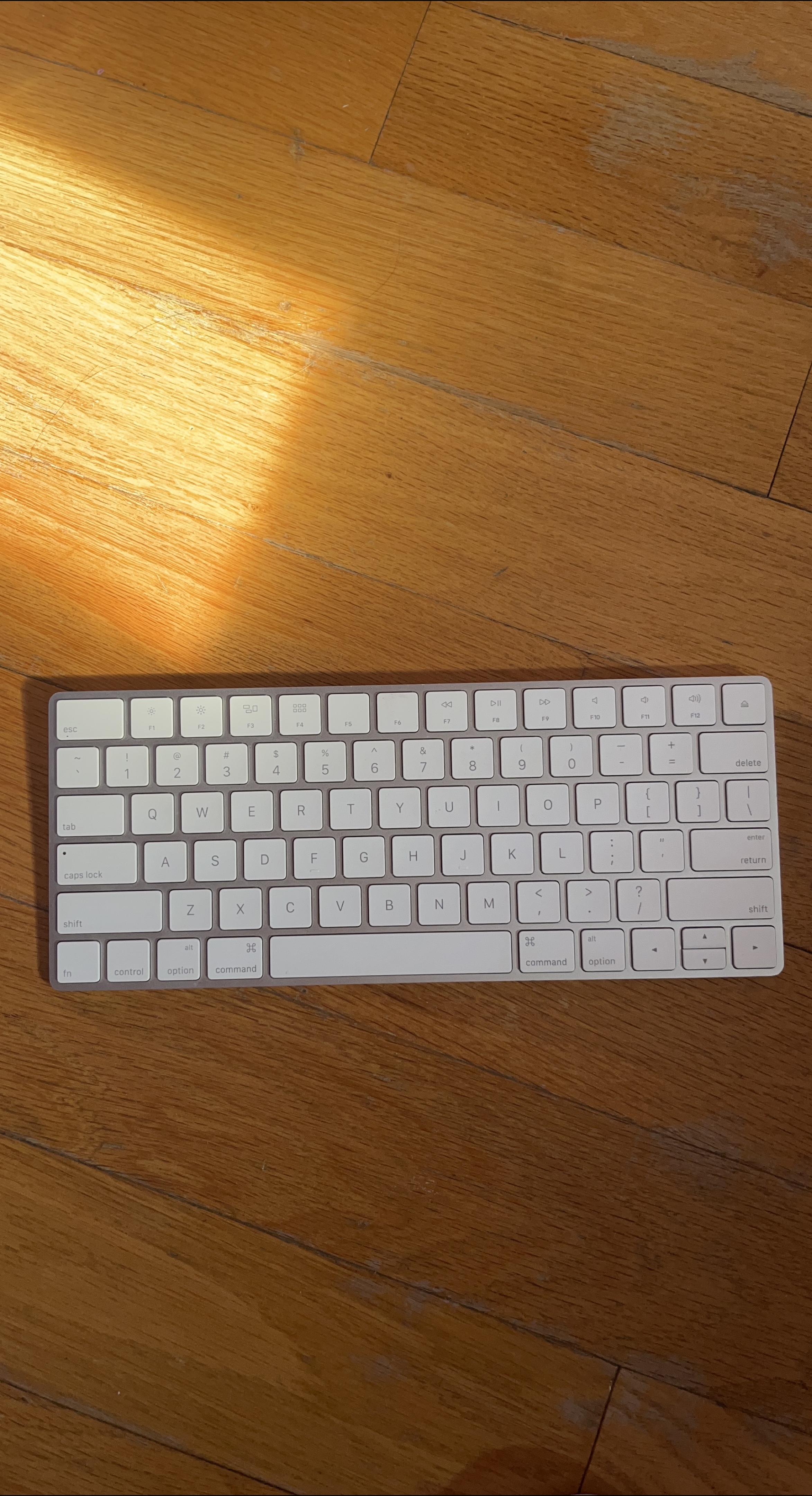 Apple Magic Keyboard - White thumbnail