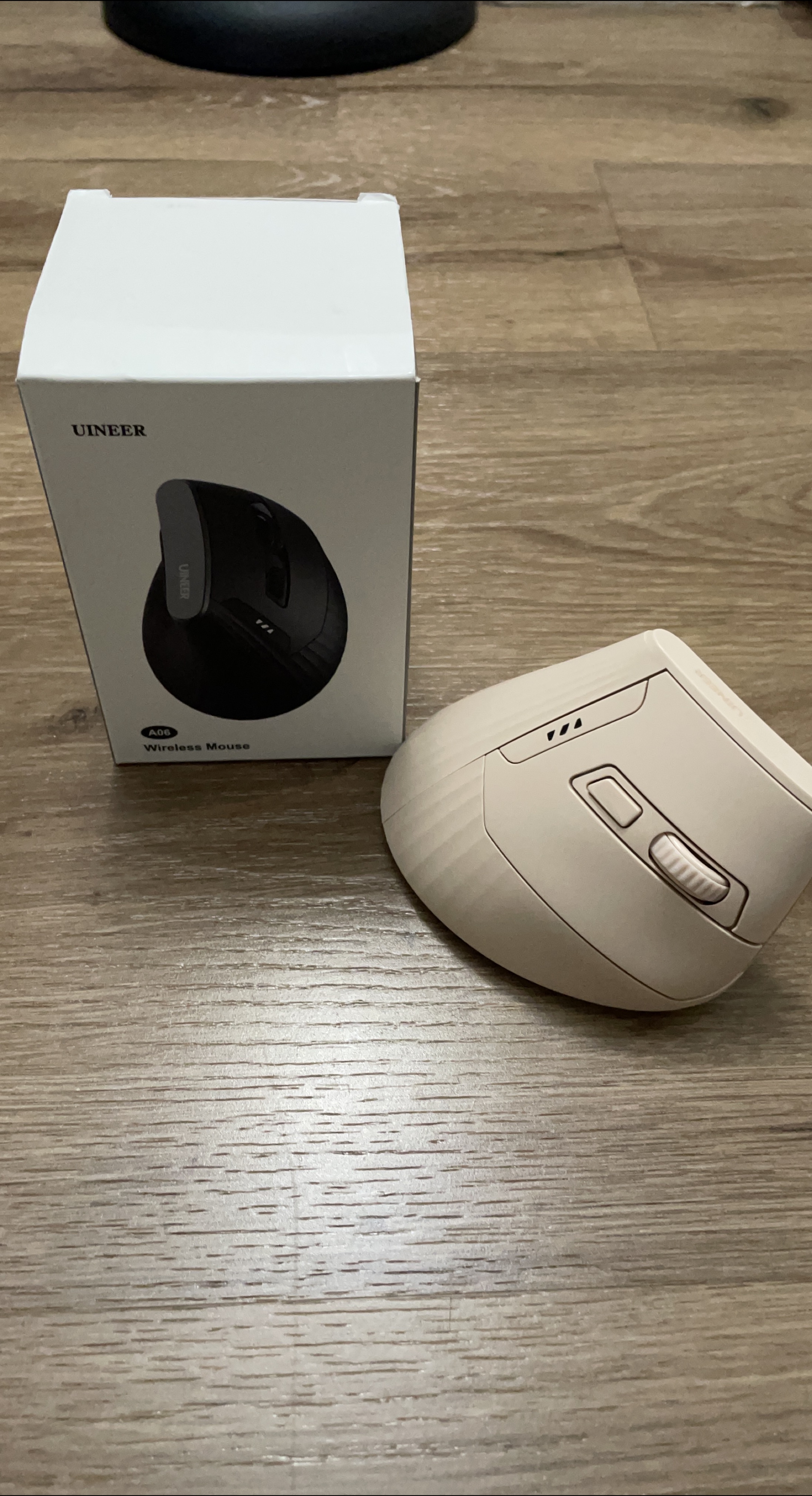 UINEER A06 Wireless Vertical Mouse - New thumbnail