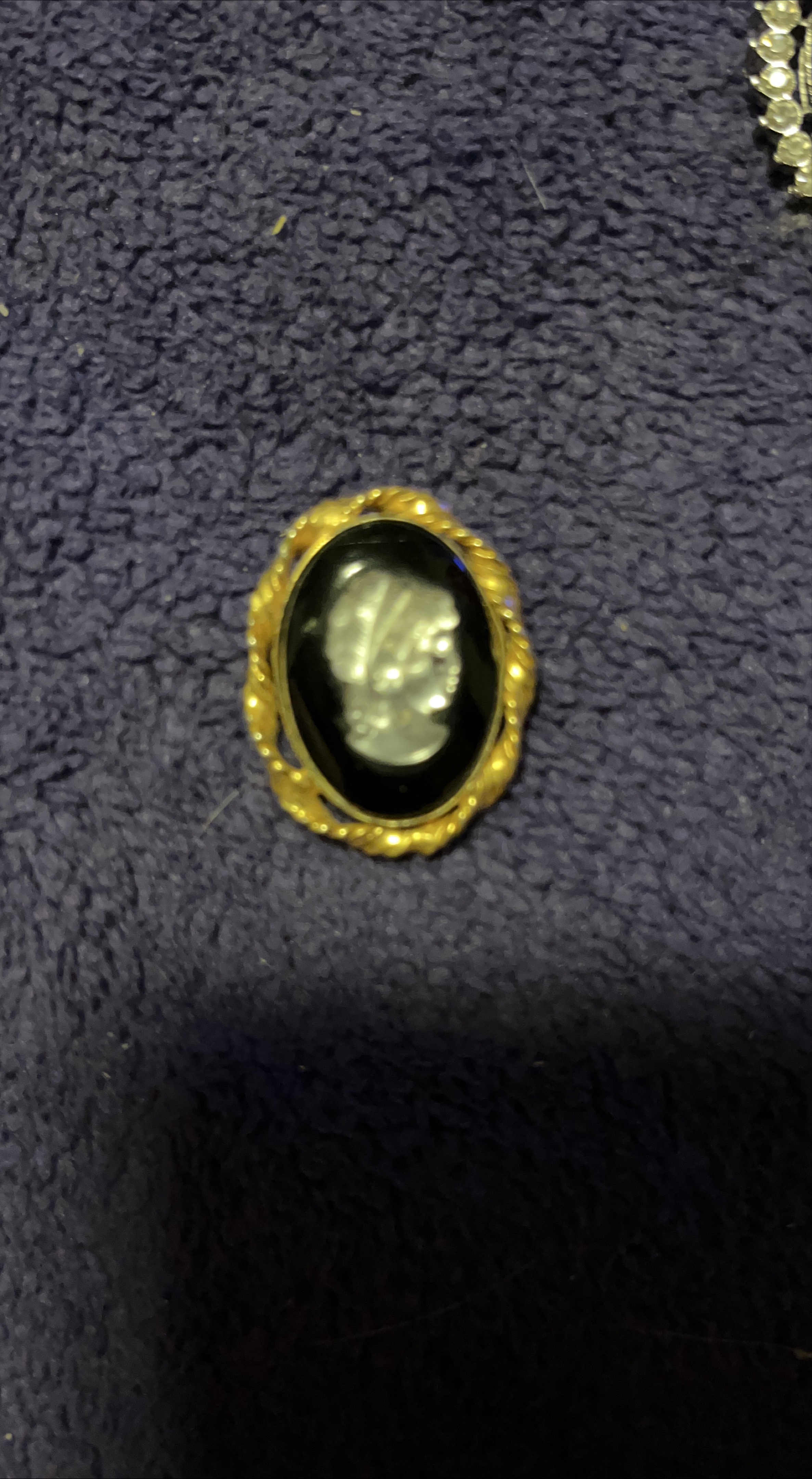 Vintage Cameo Brooch Pin thumbnail