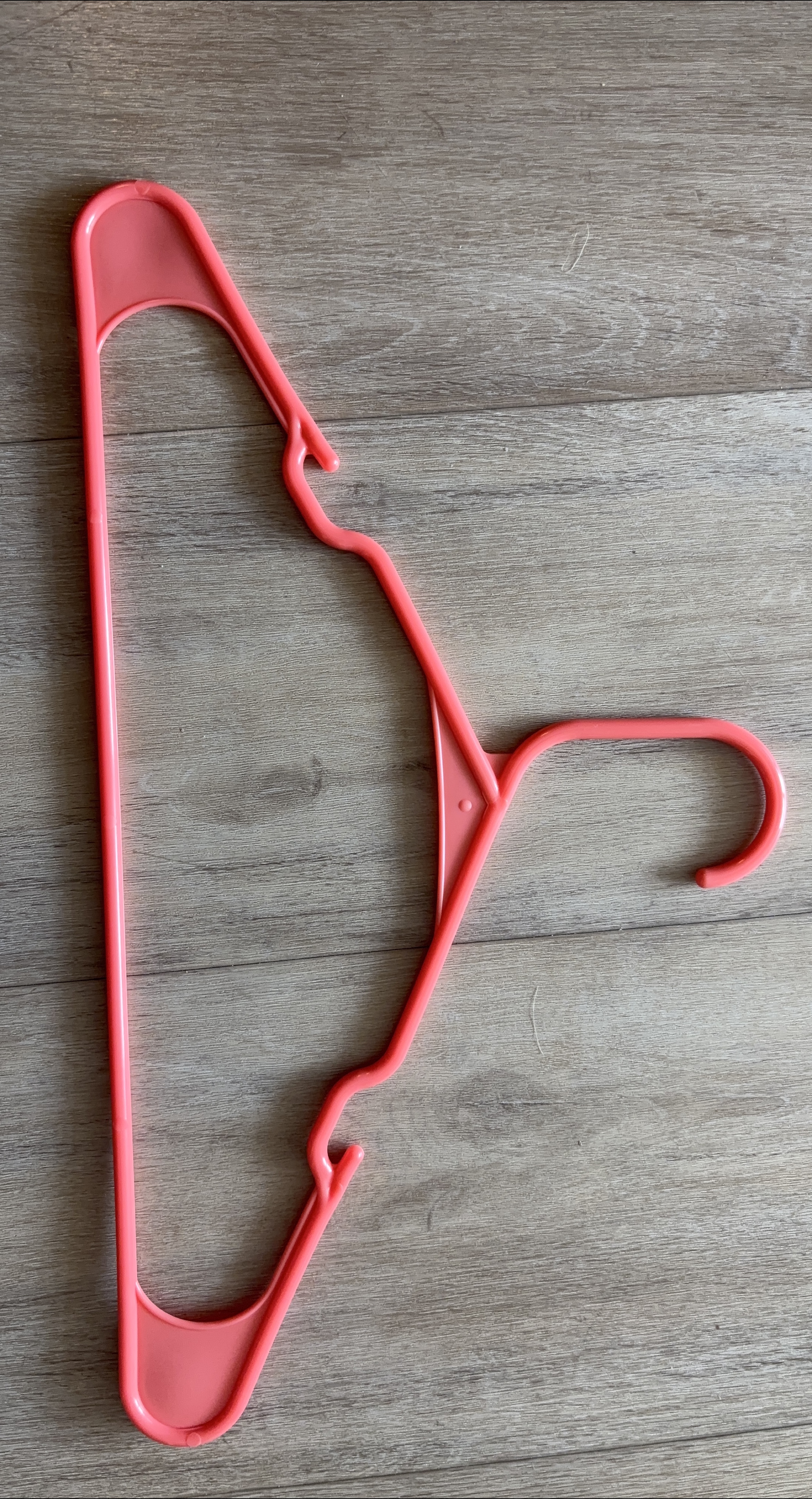 18 Plastic Clothes Hangers thumbnail