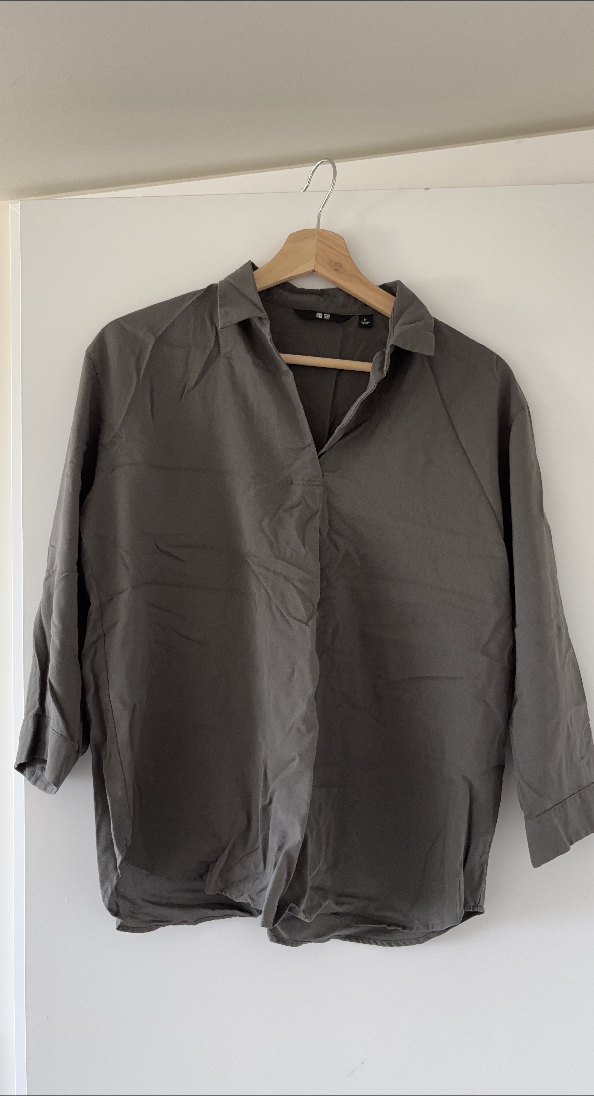 Uniqlo Grey Blouse - Size M thumbnail