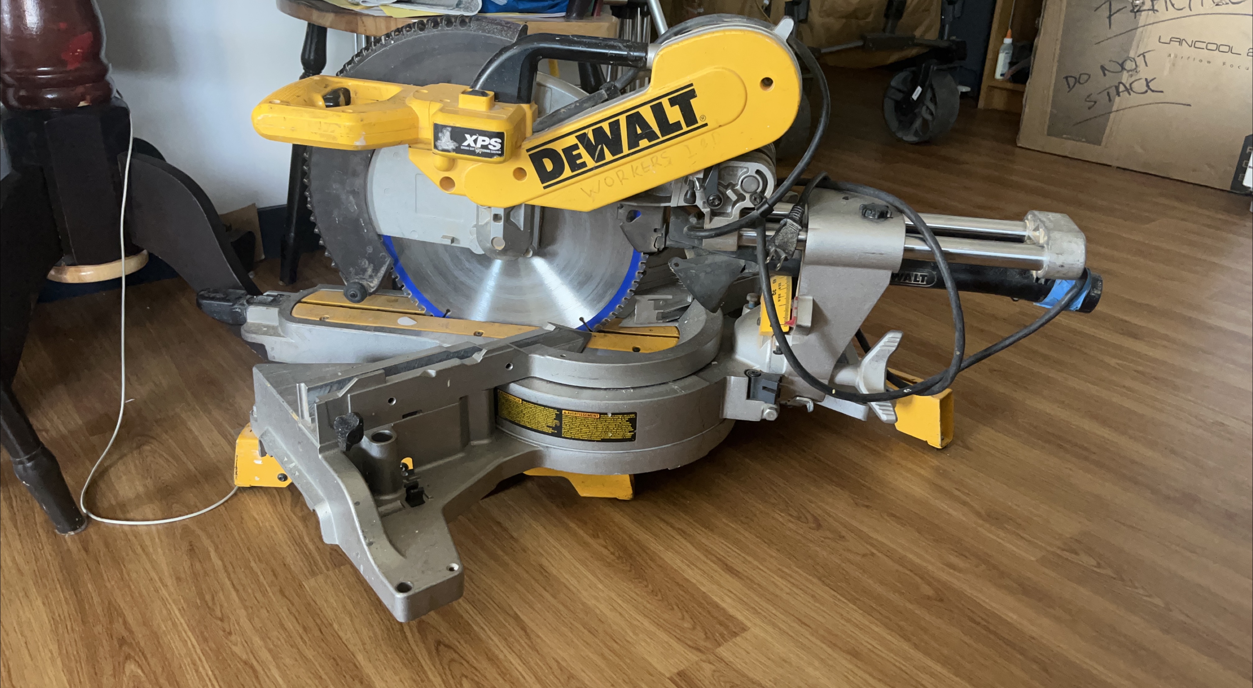 DeWalt Compound Miter Saw thumbnail