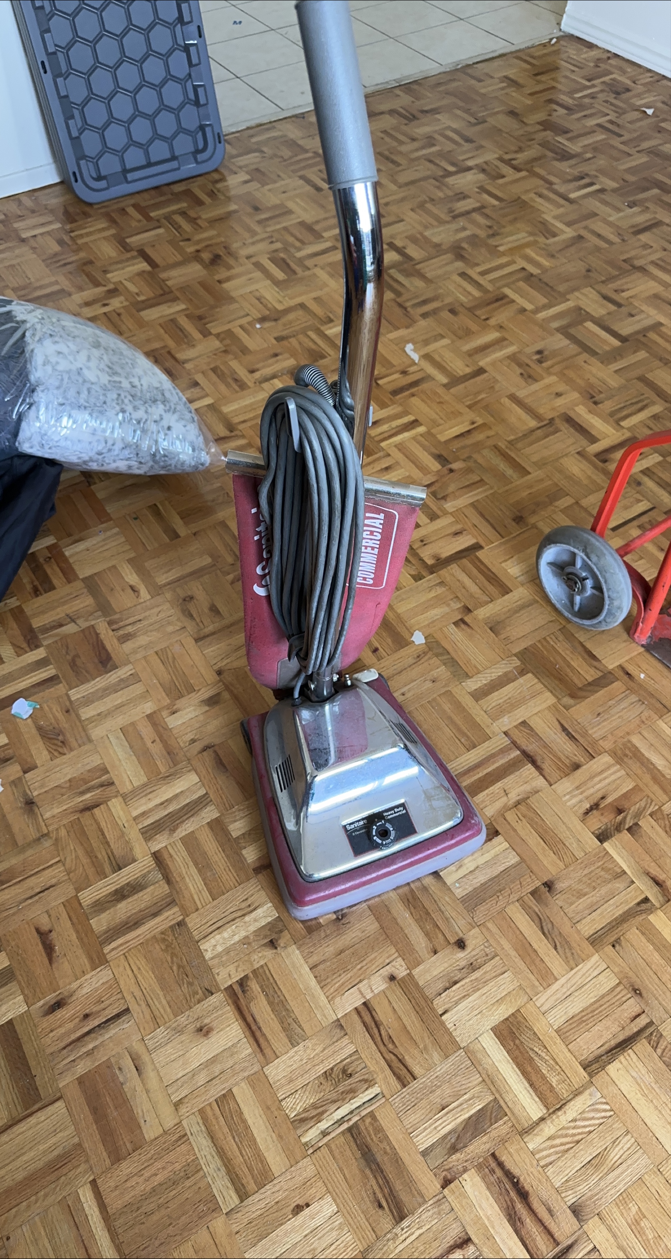 Commercial Upright Vacuum Cleaner thumbnail