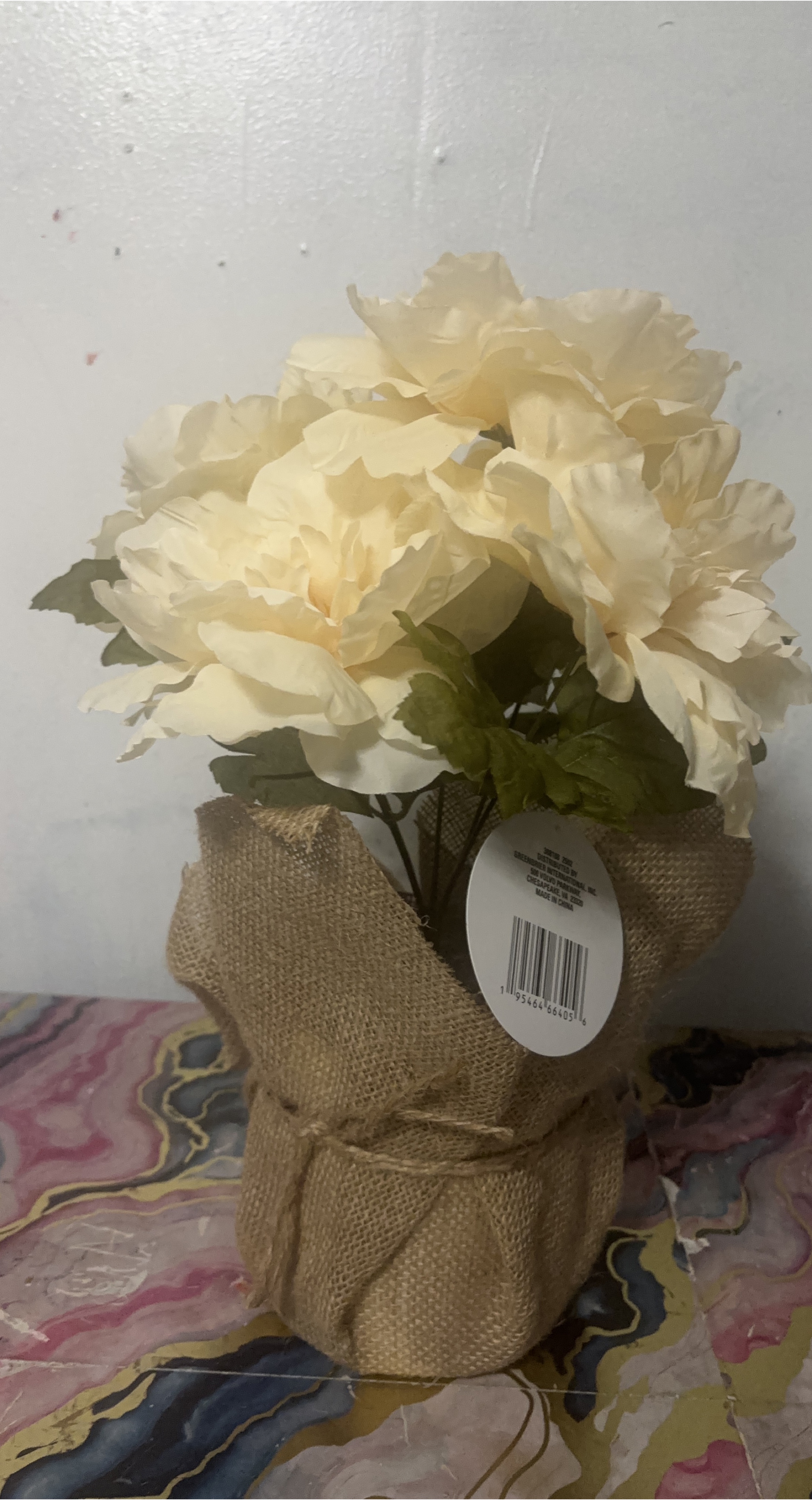Artificial White Flower Arrangement thumbnail