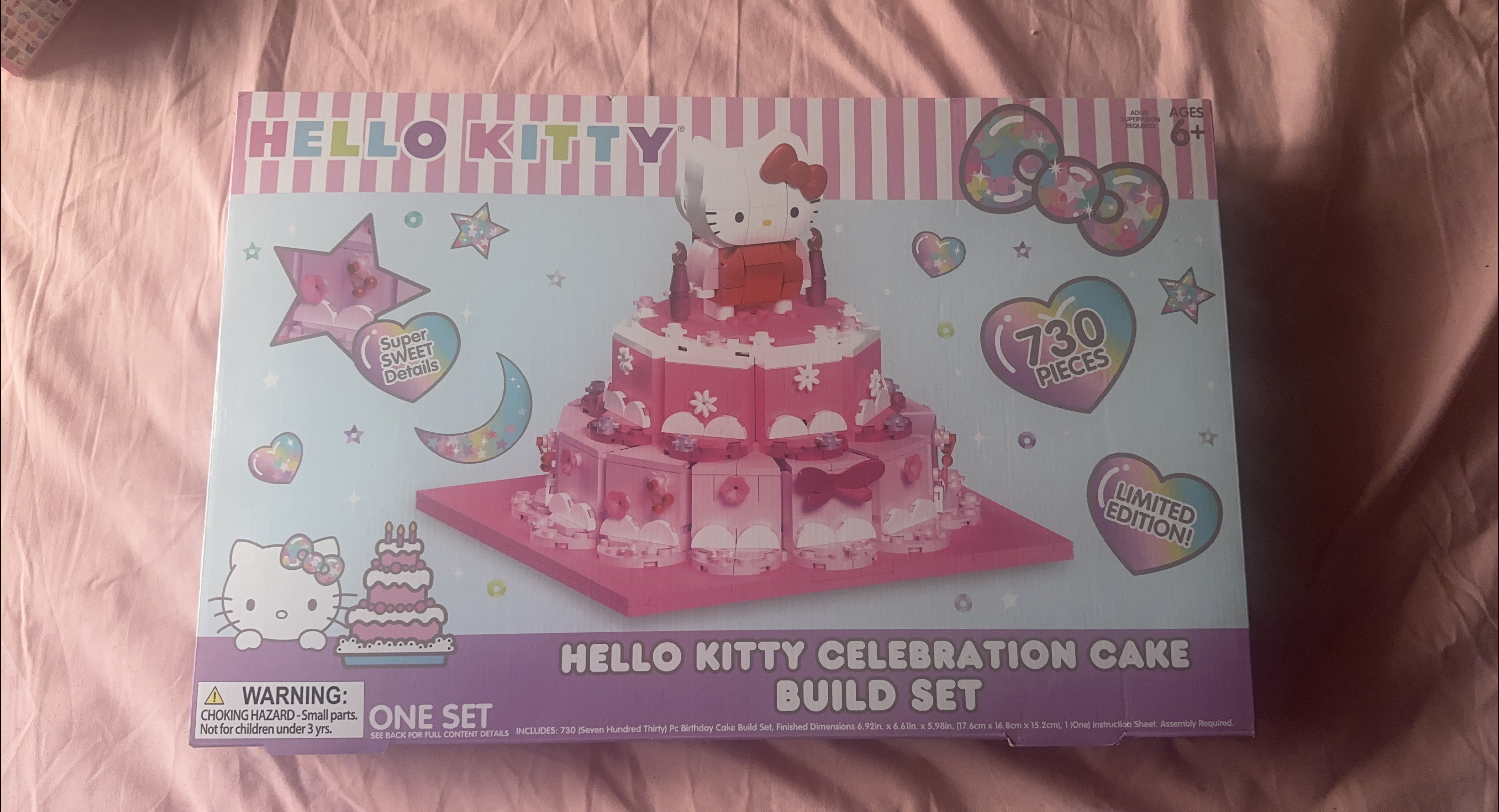 Hello Kitty Celebration Cake Build Set (730 Pieces) thumbnail