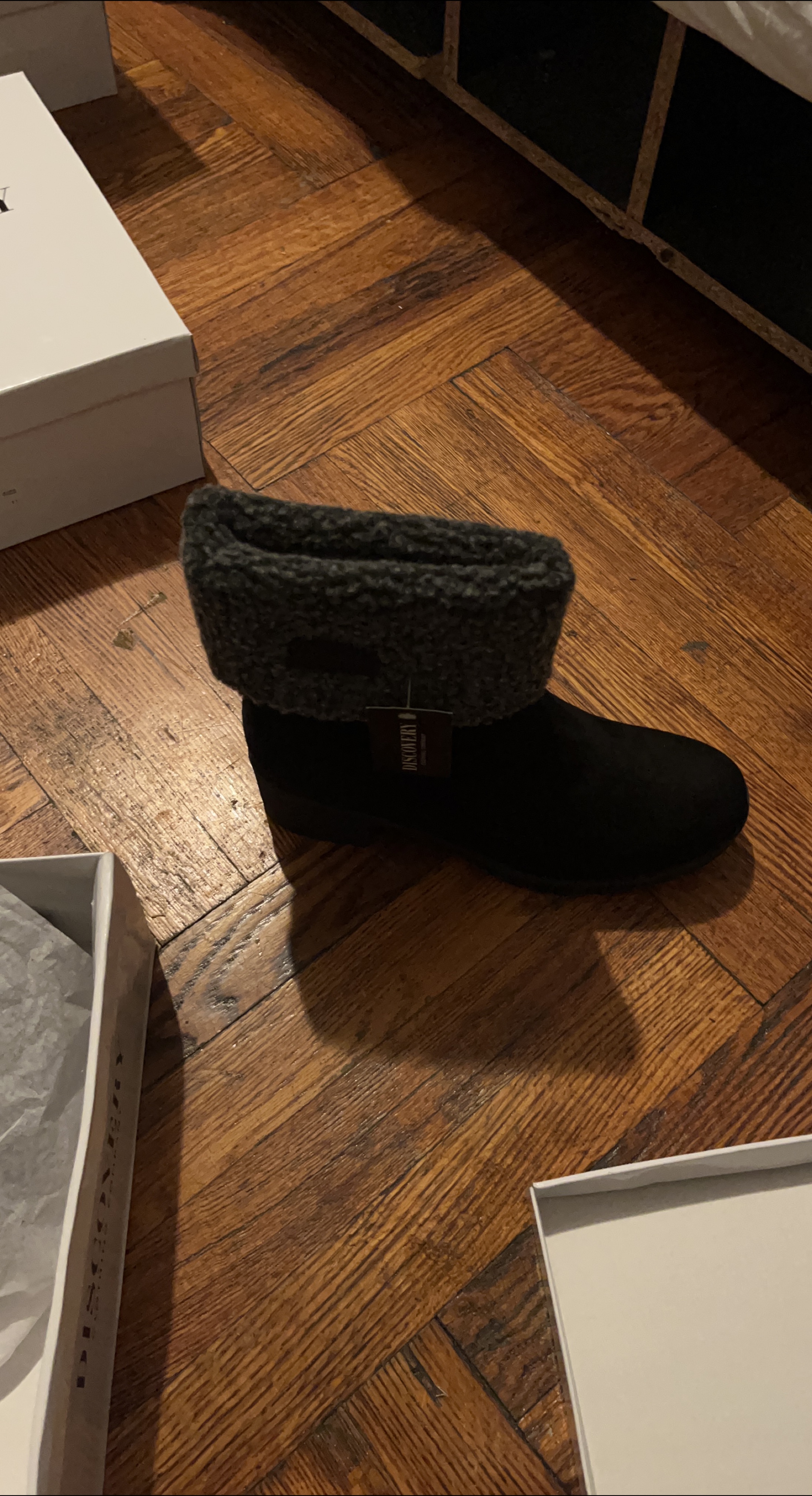 Discovery  Black boots thumbnail