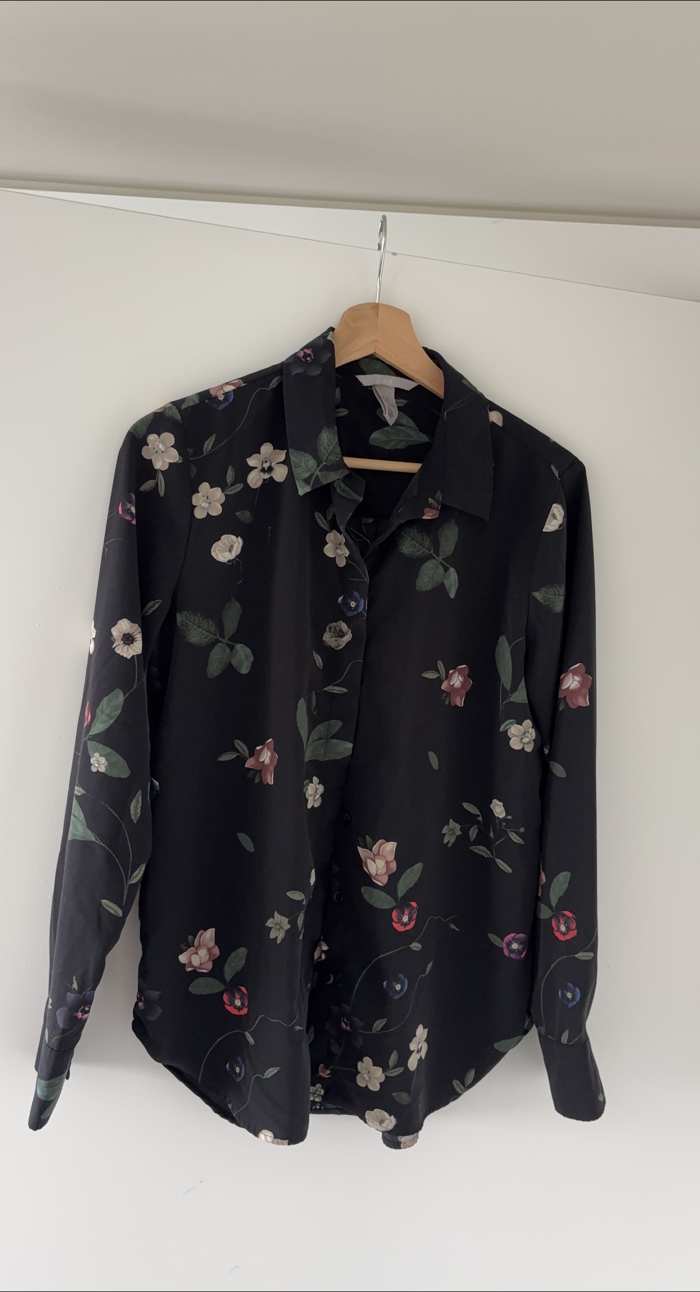 H&M Floral Button-Up Shirt - Size 8 thumbnail