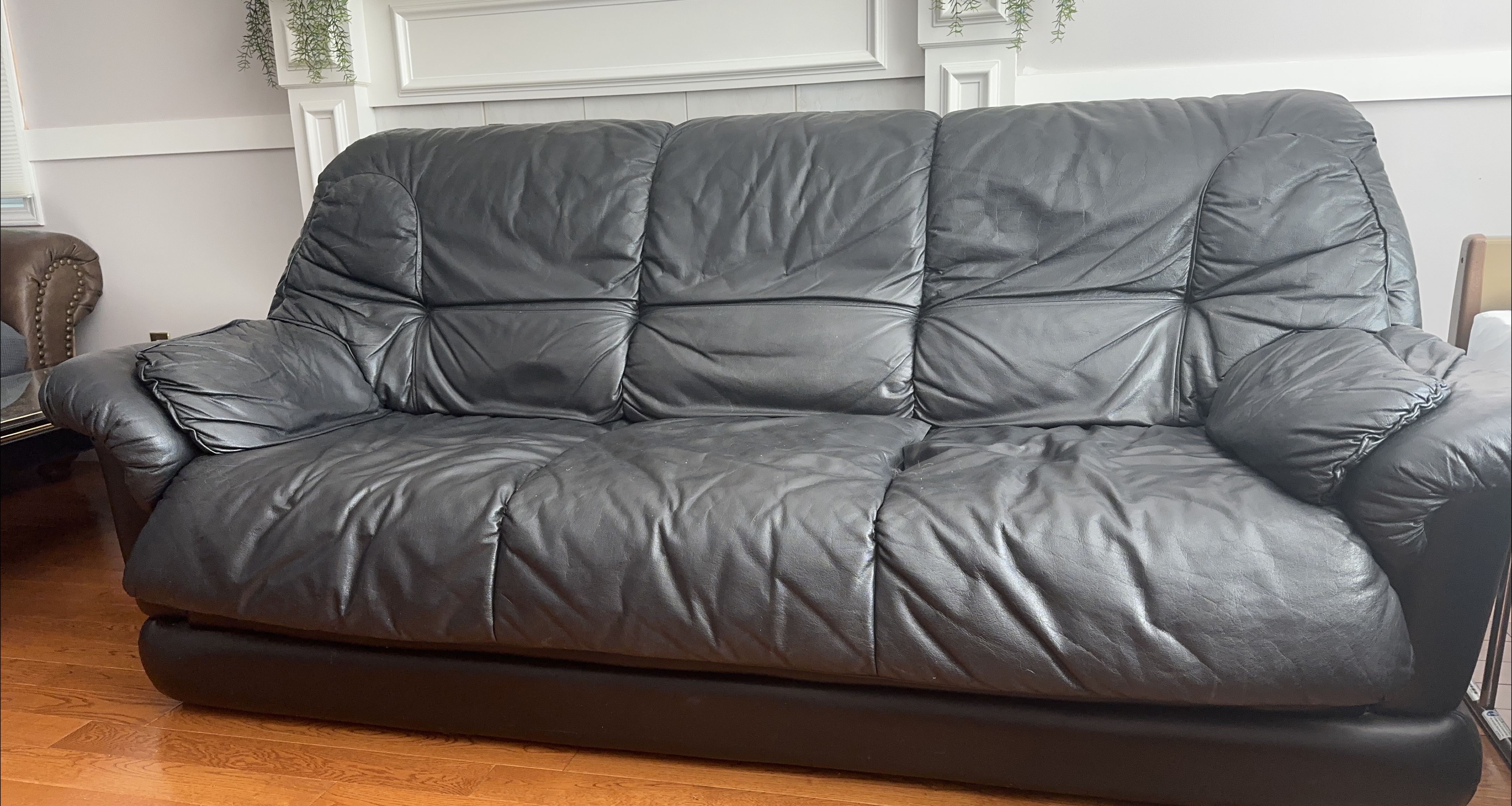 Black Leather Sofa - Gently Used thumbnail