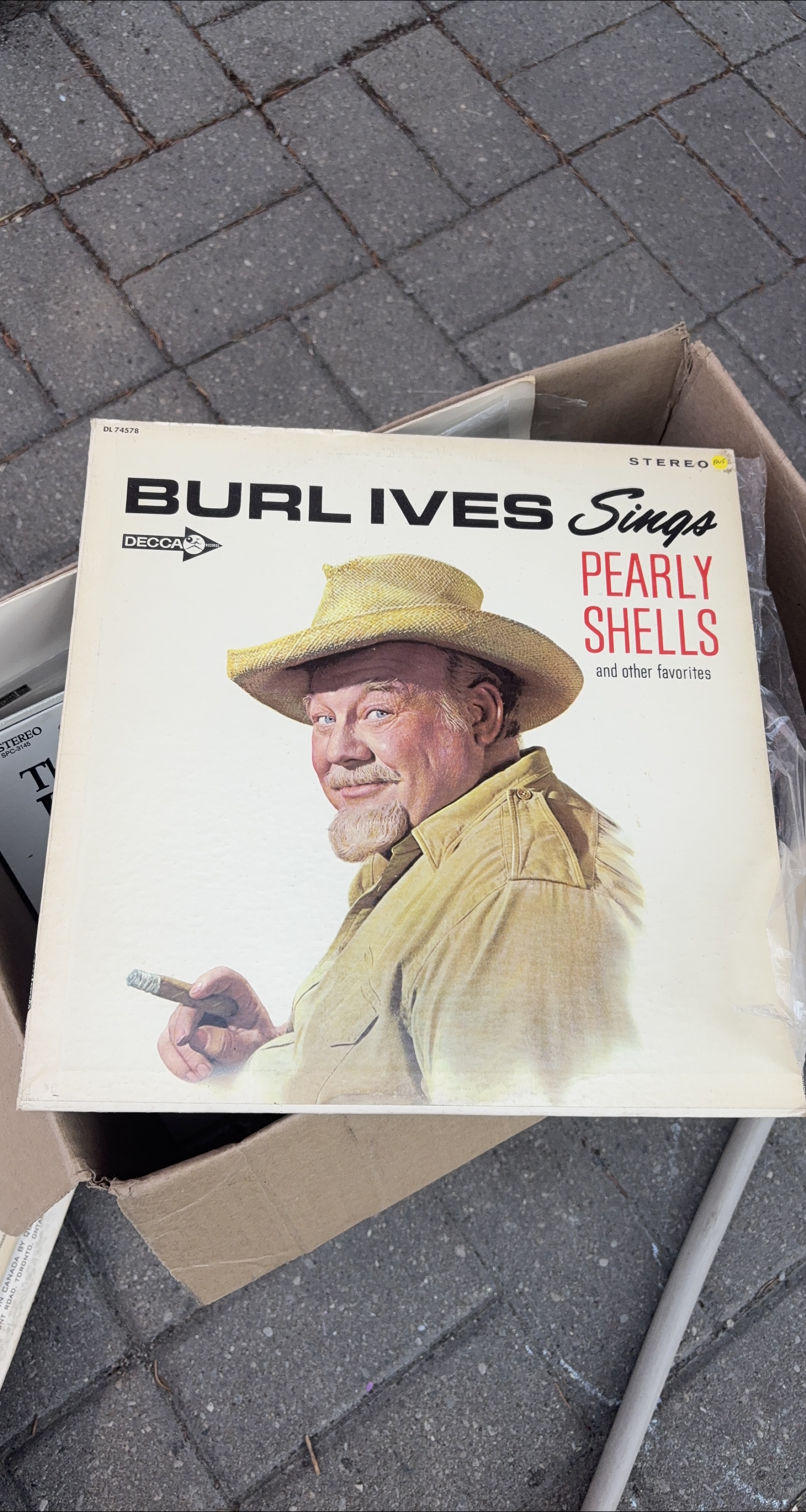 Burl Ives Sings Pearly Shells Vinyl Record thumbnail