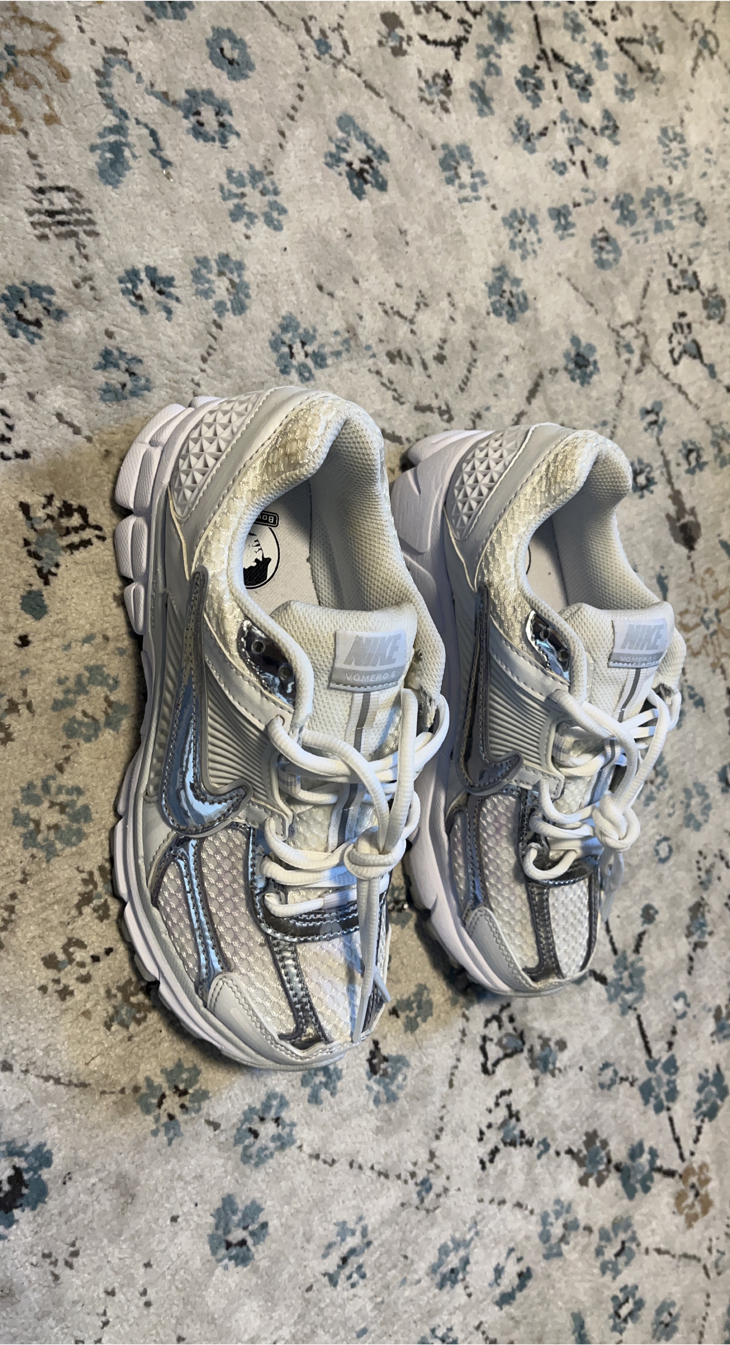 Nike HF7723-100 White Sneakers - Size US 7 thumbnail