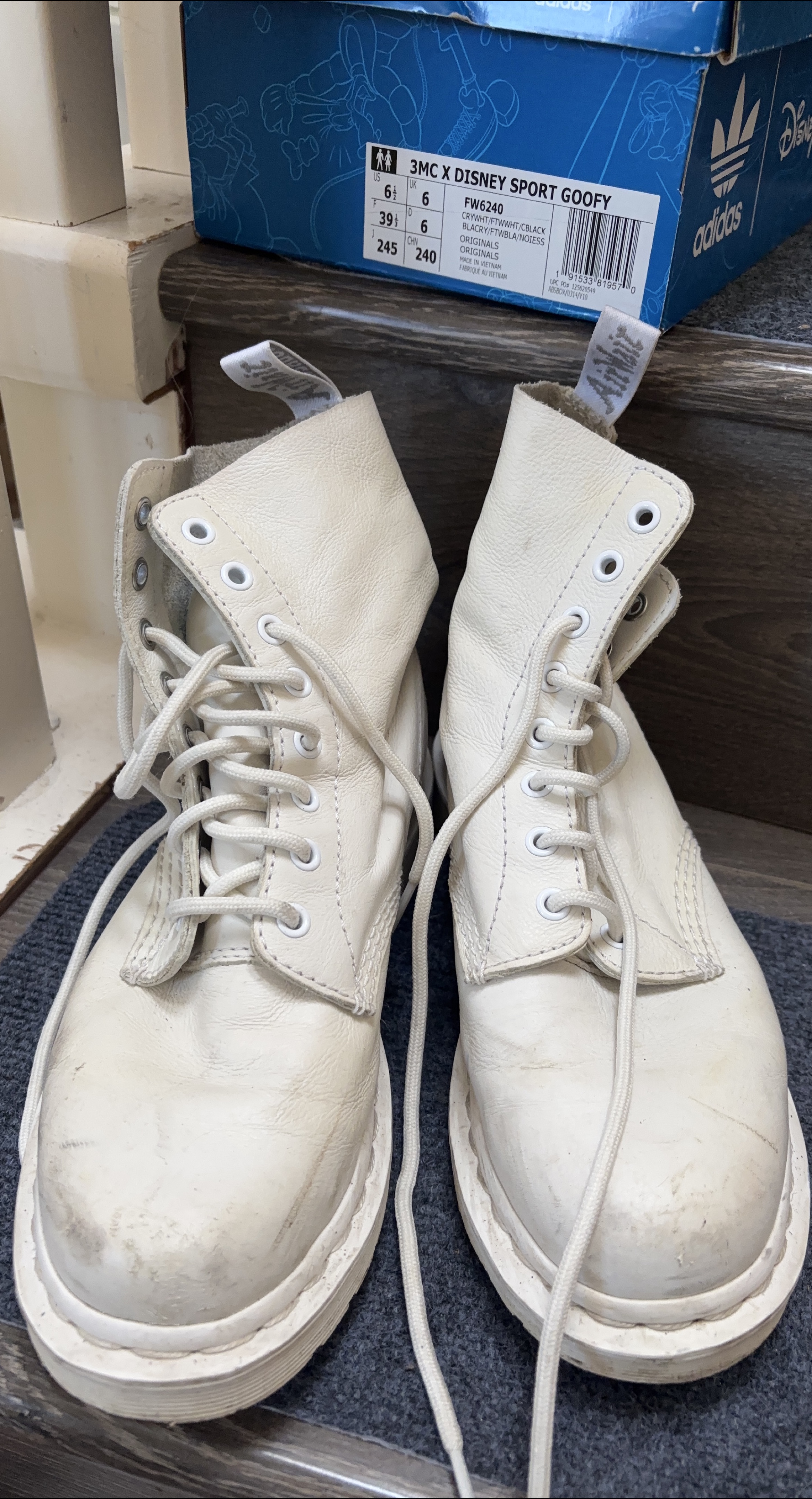 White leather boots 8.5 thumbnail