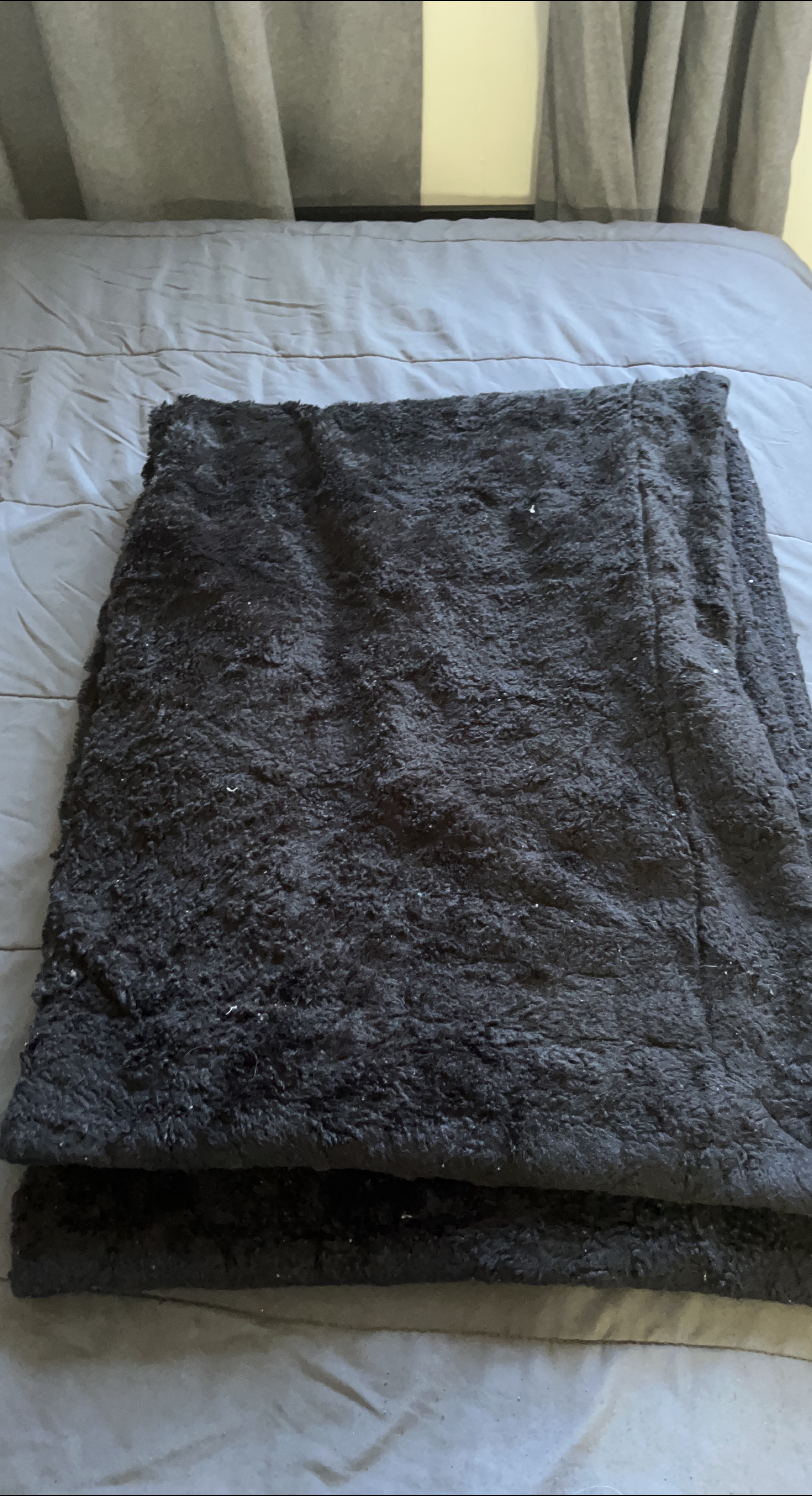 Black Faux Fur Throw Blanket thumbnail