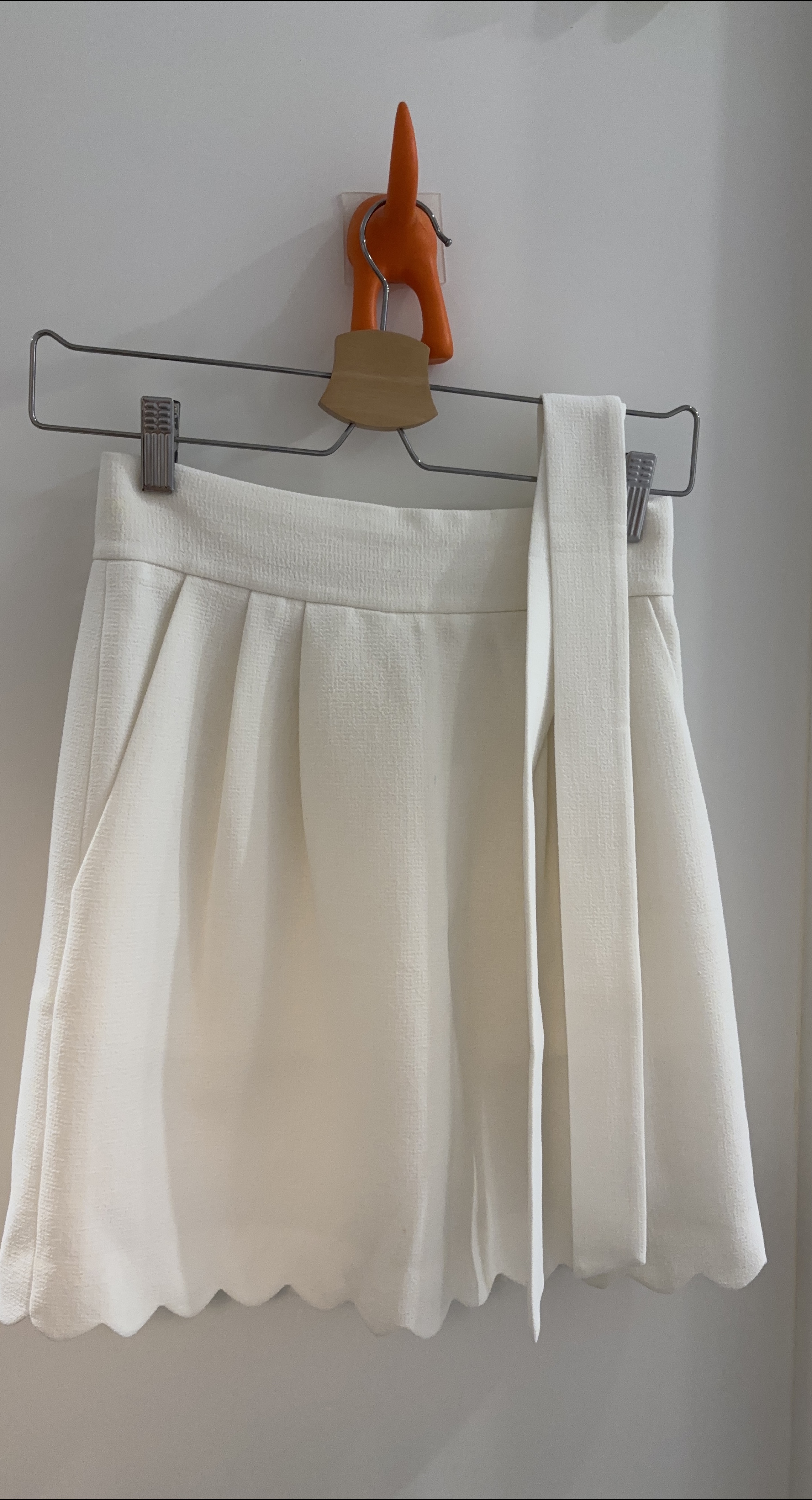 Club Monaco White Skirt - Size 0 thumbnail