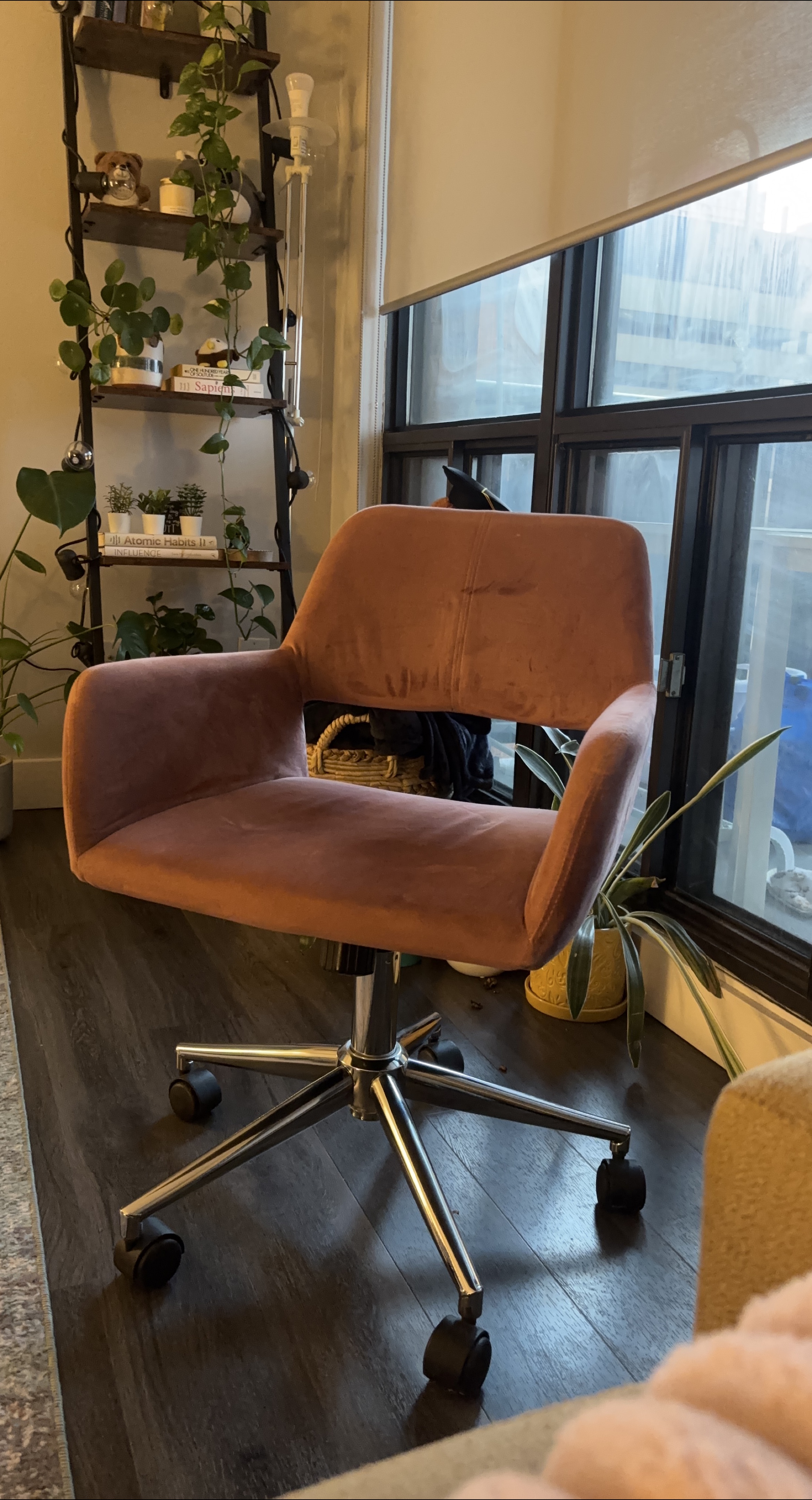 Pink Velvet Office Chair thumbnail