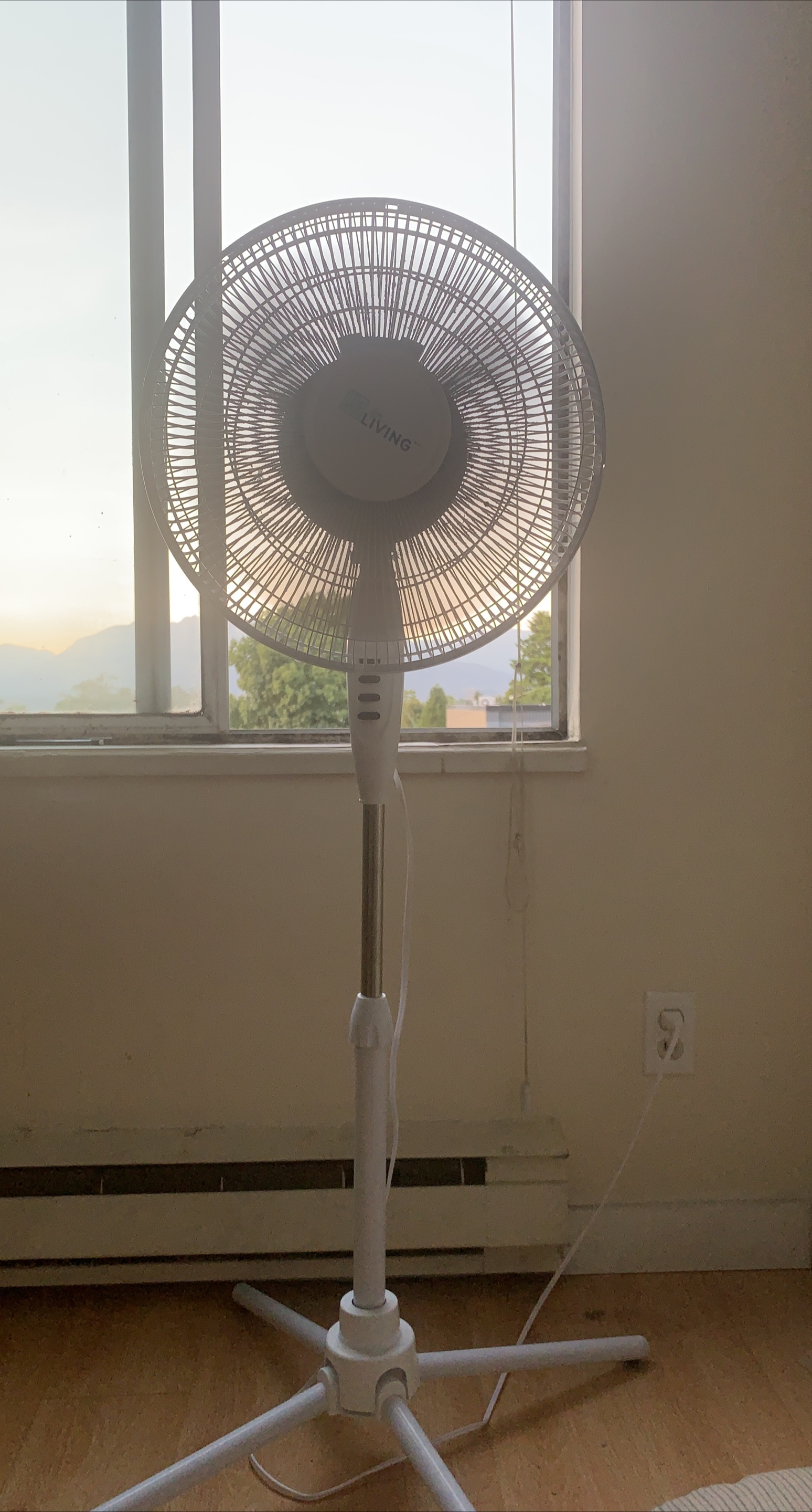 LIVING Stand Up Fan - White thumbnail
