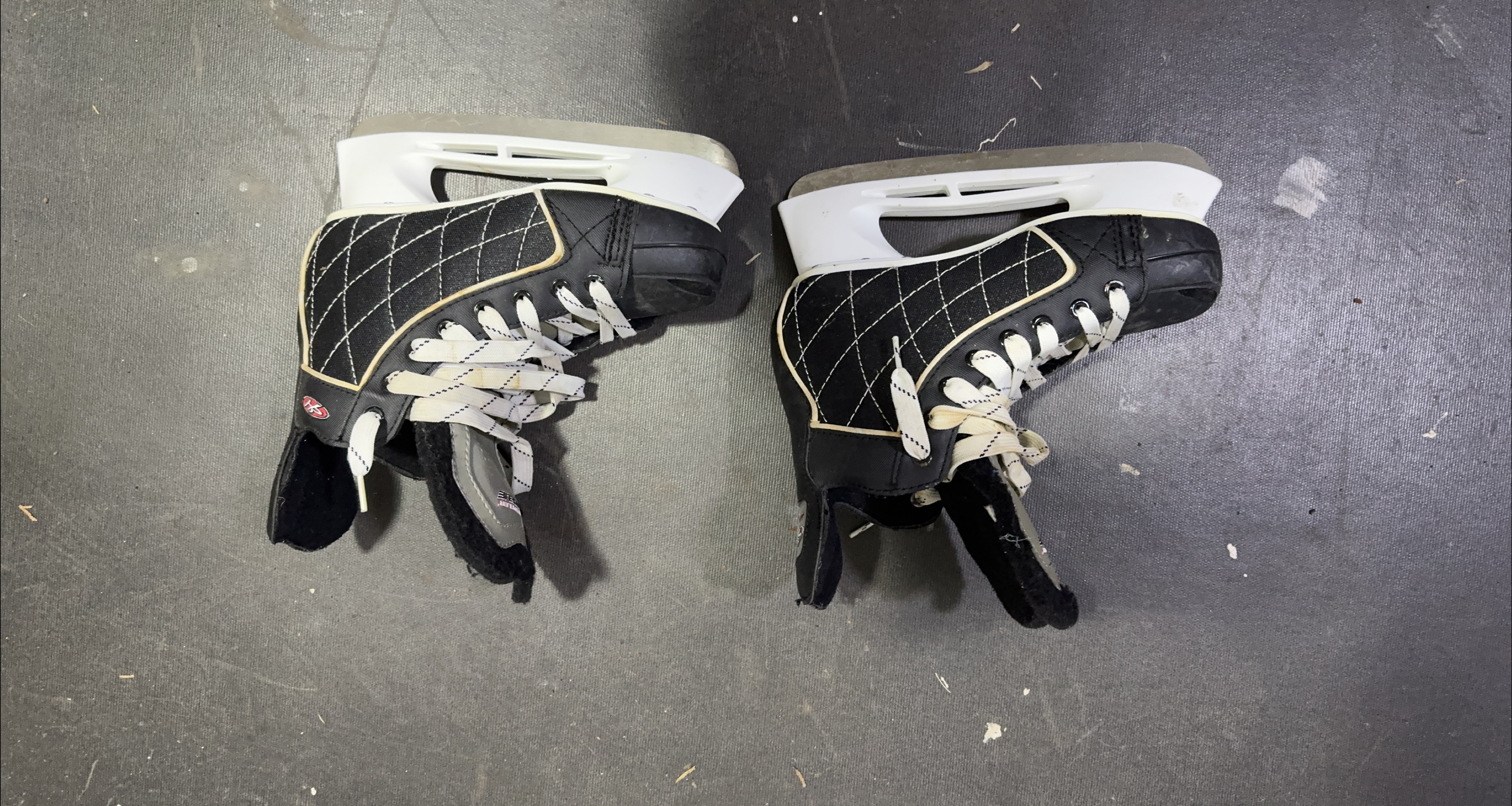 Riedell Black Ice Skates - Size 5 thumbnail