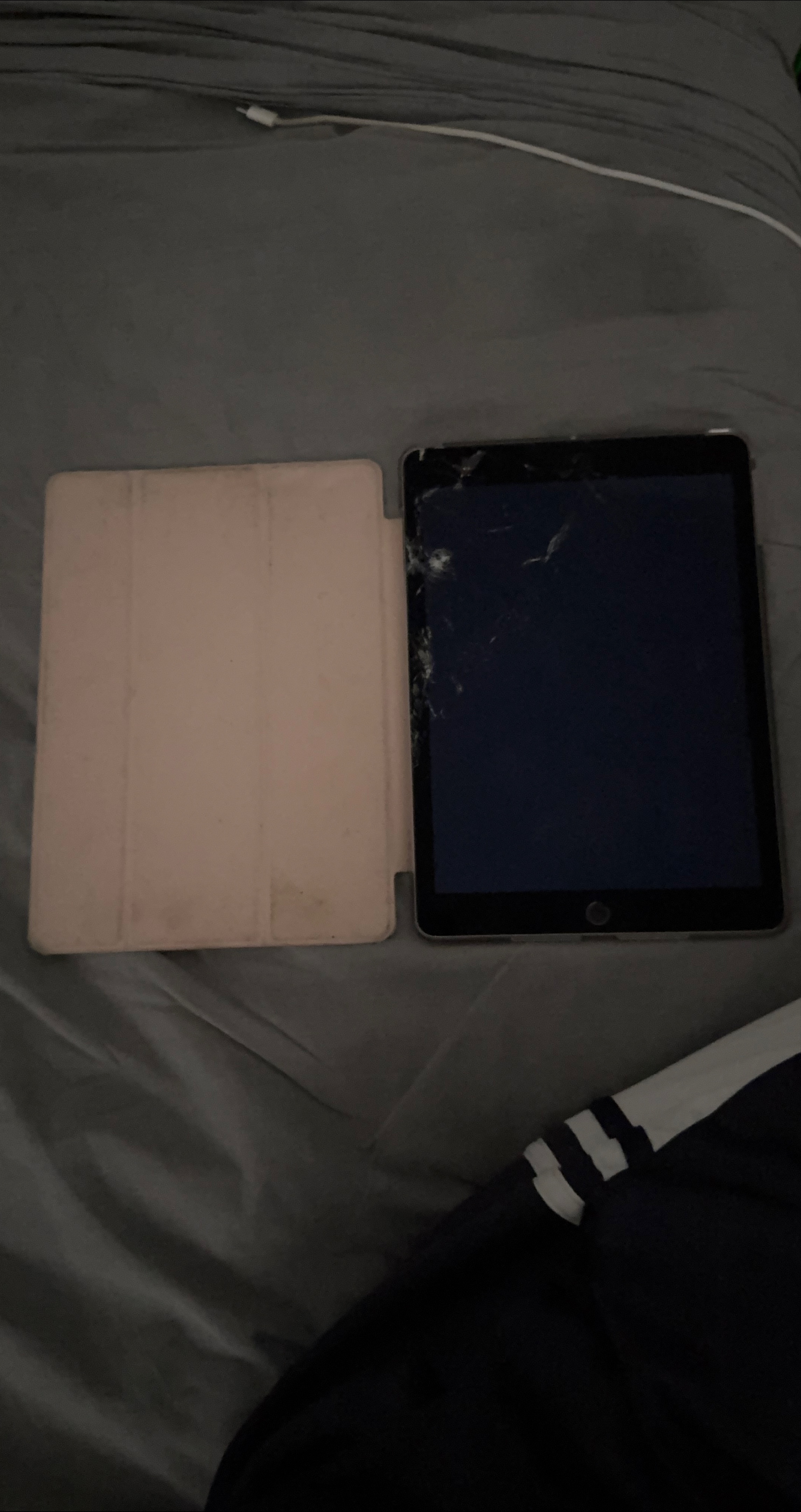 Cracked iPad thumbnail