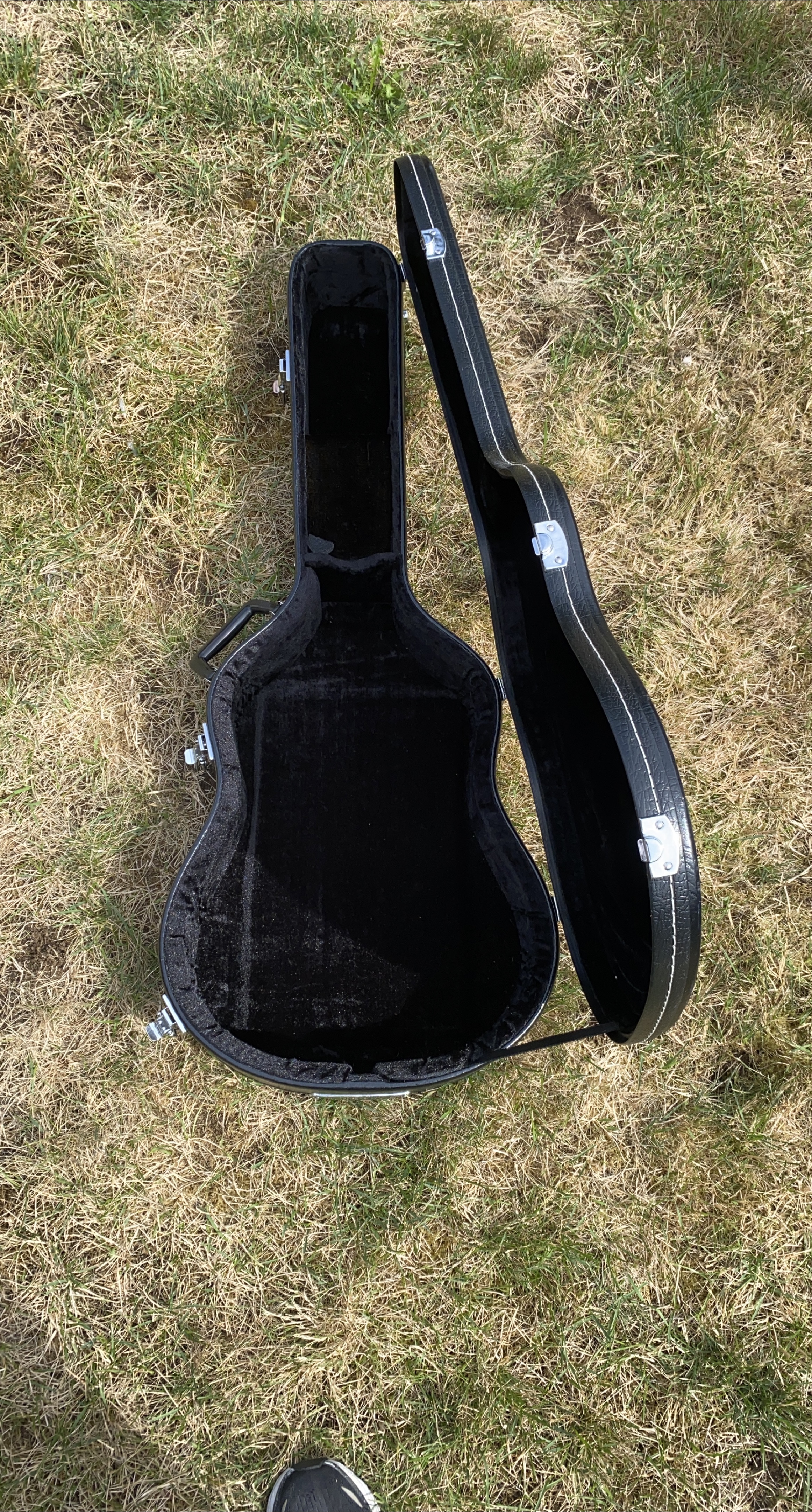 Guitar Hard Case thumbnail