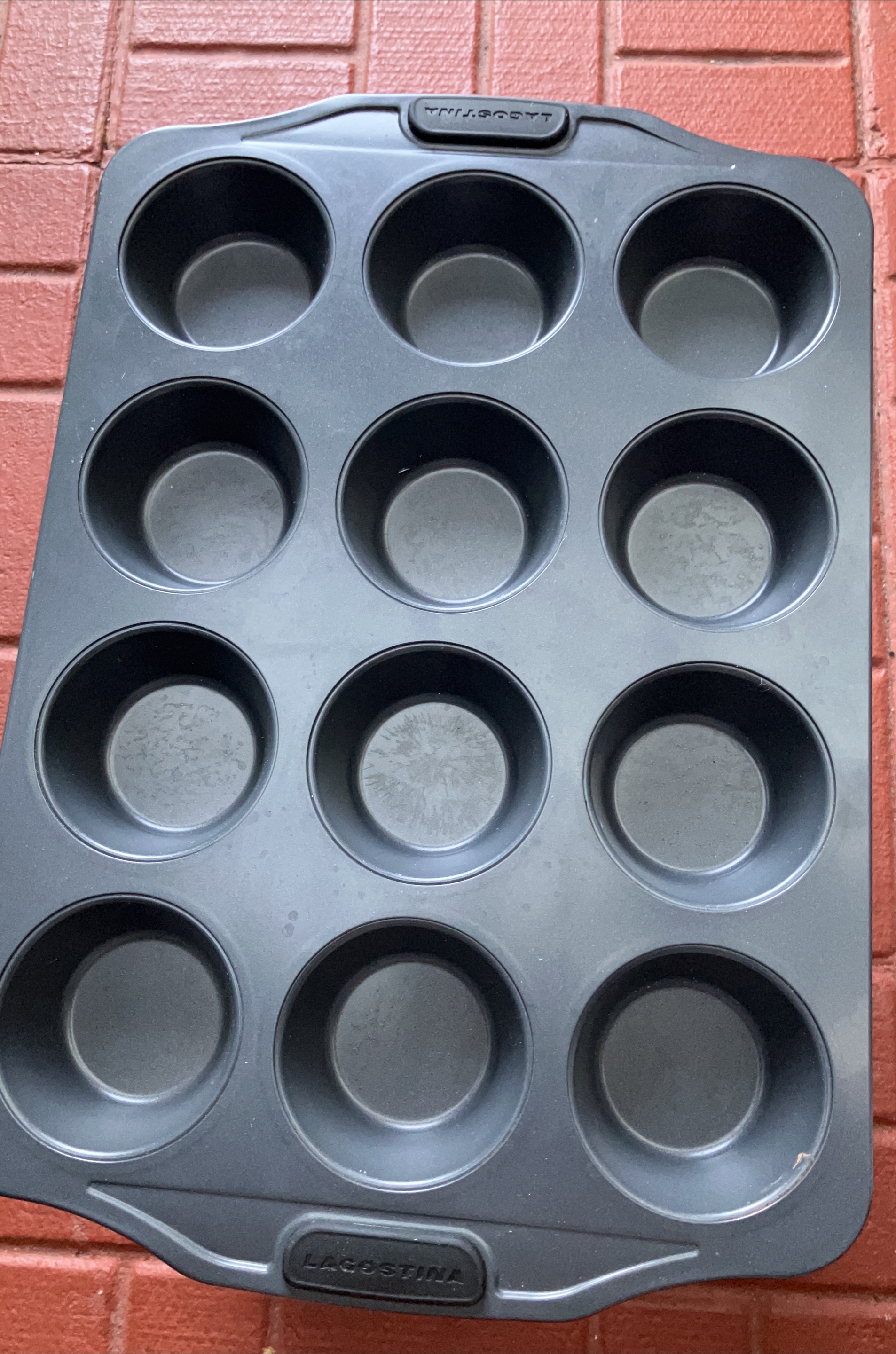 Lagostina 12-Cup Muffin Pan thumbnail