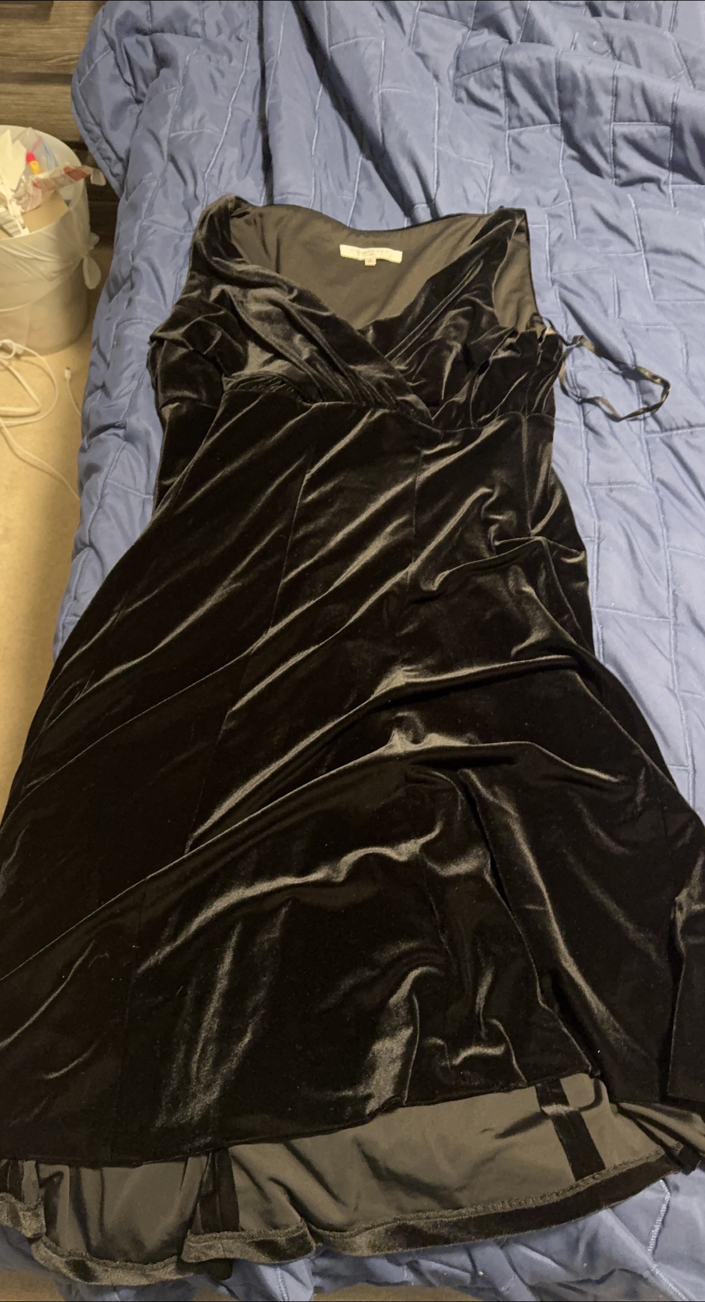 Evan-Picone Black Velvet Dress - Size 16 thumbnail